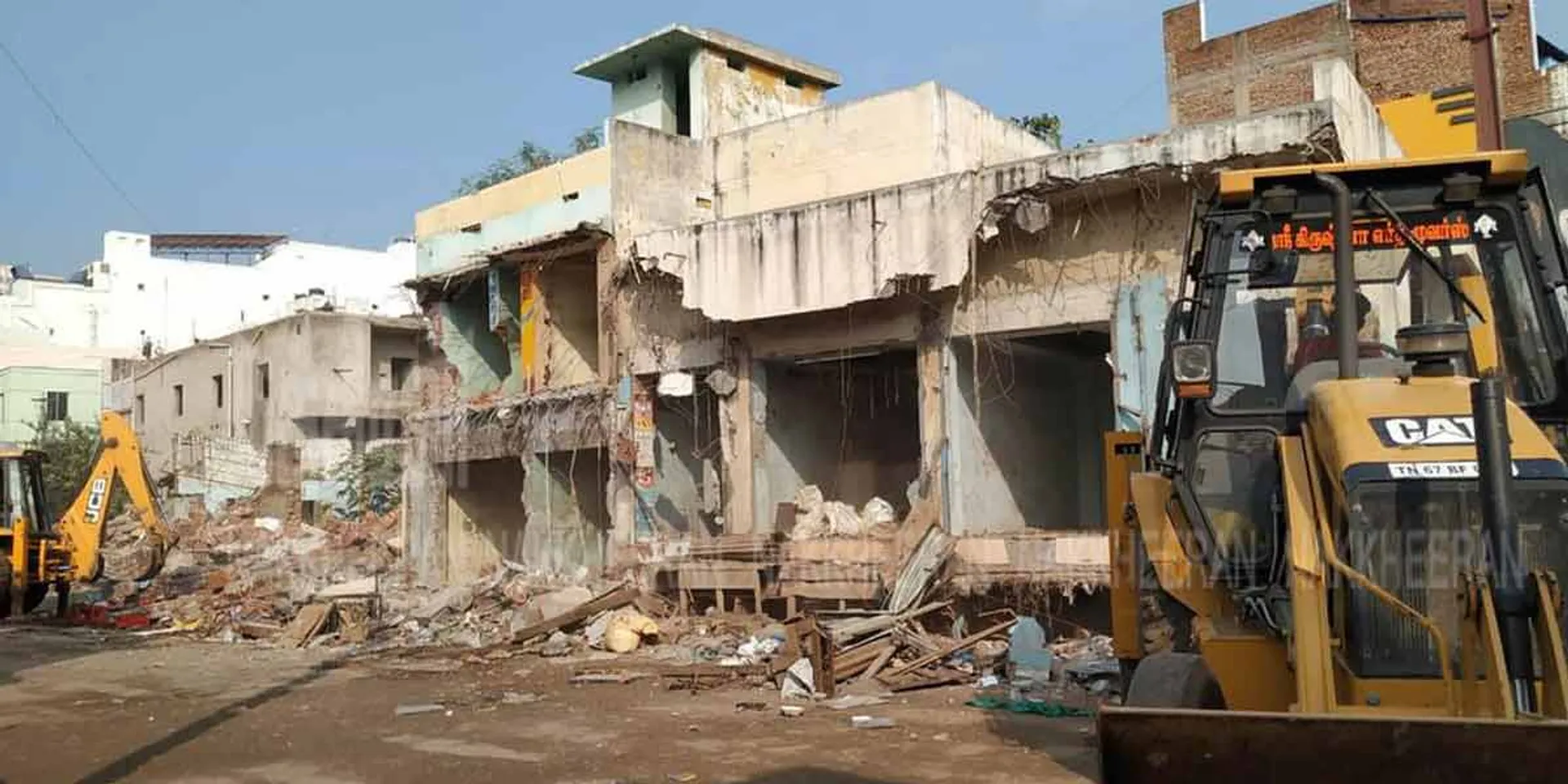  Removal of 108 shops occupied by water levels!