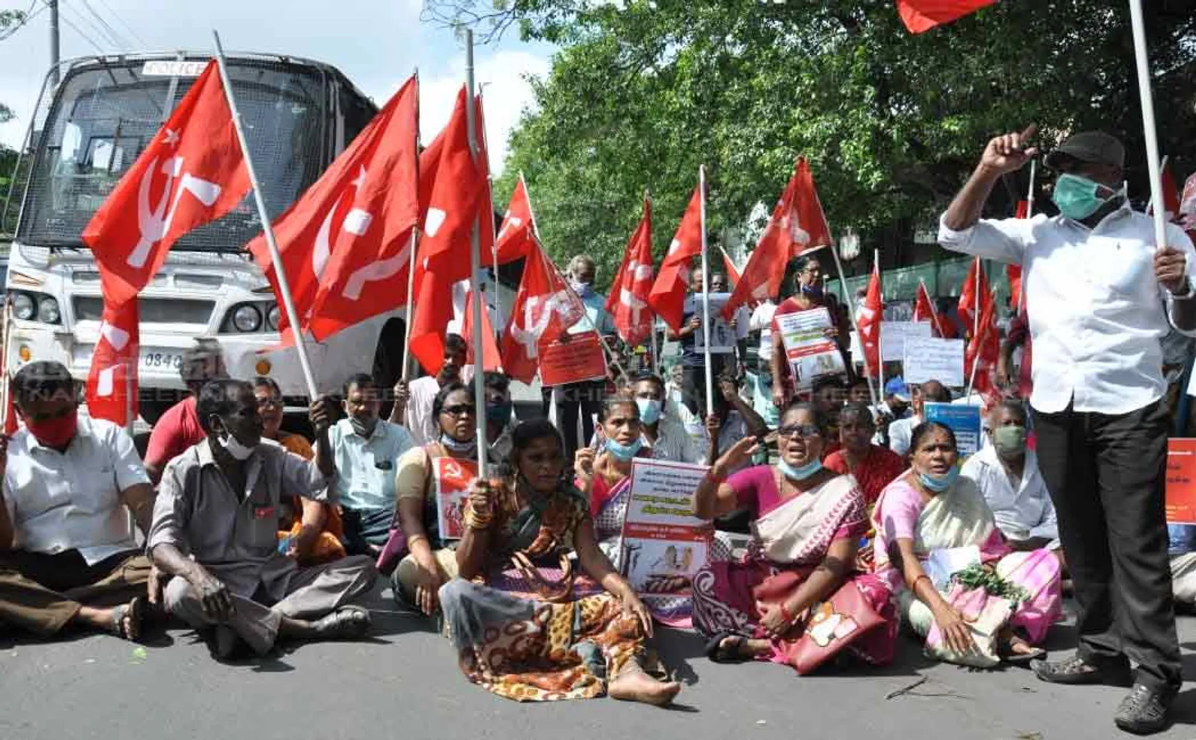 Marxist Communist Party staged a road blockade in Chennai in support of the Delhi farmers struggle ... 