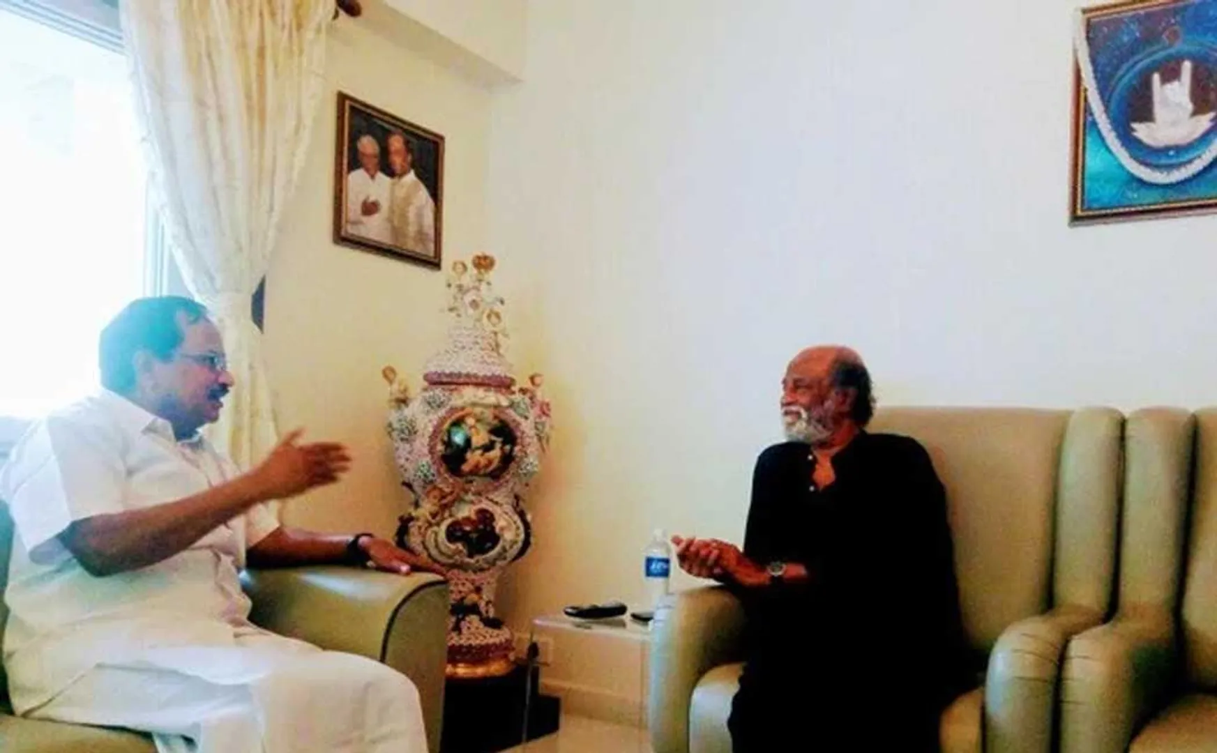 chennai poes garden actor rajinikanth meet tamilaruvi manian 