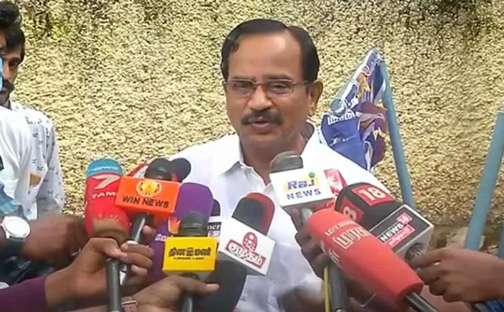 tamilaruvi manian press meet at chennai poes garden 
