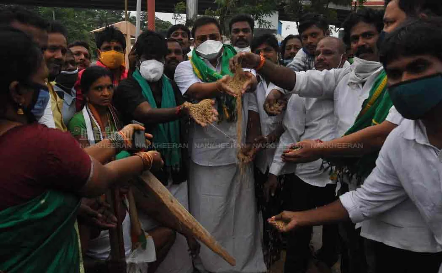congress people arumbakkam support farmers 