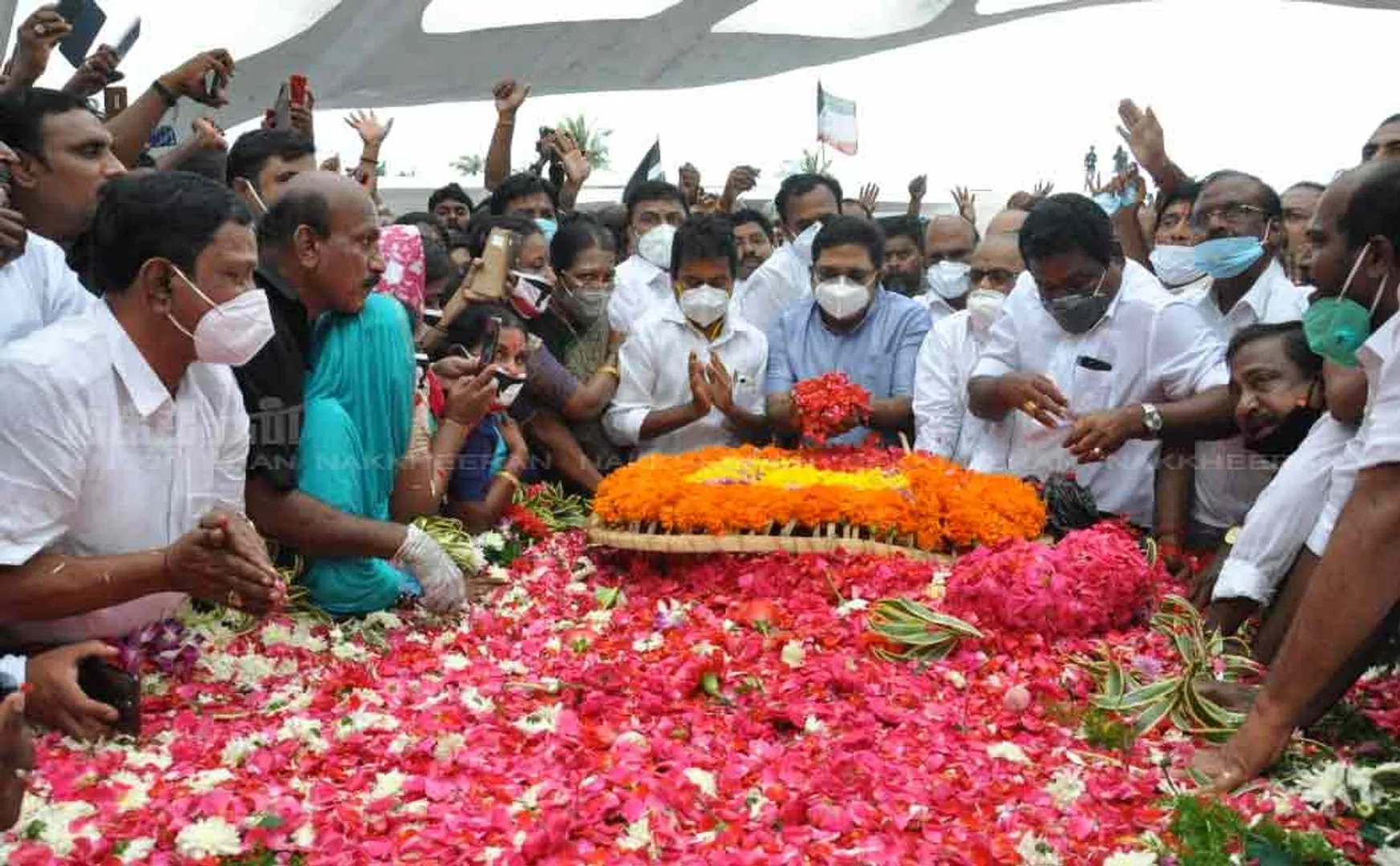TTV Dinakaran paid homage jayalaitha 