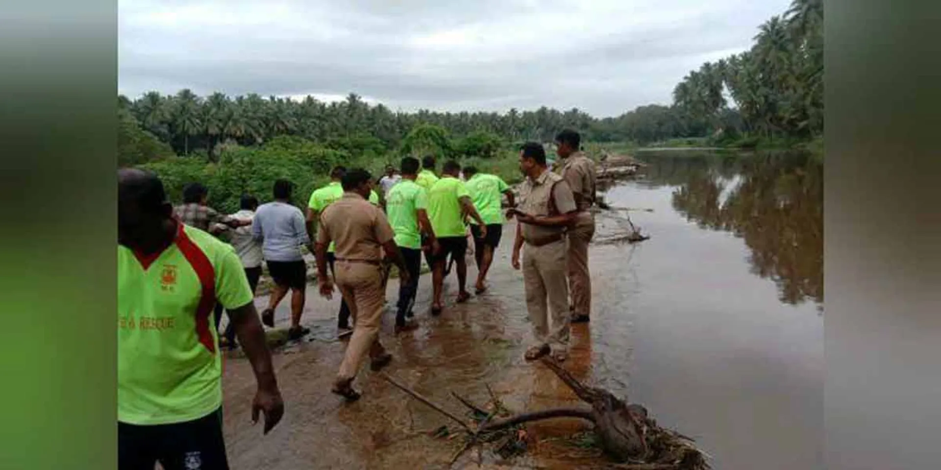6 people trapped in wild floods ... Body found 15 km away