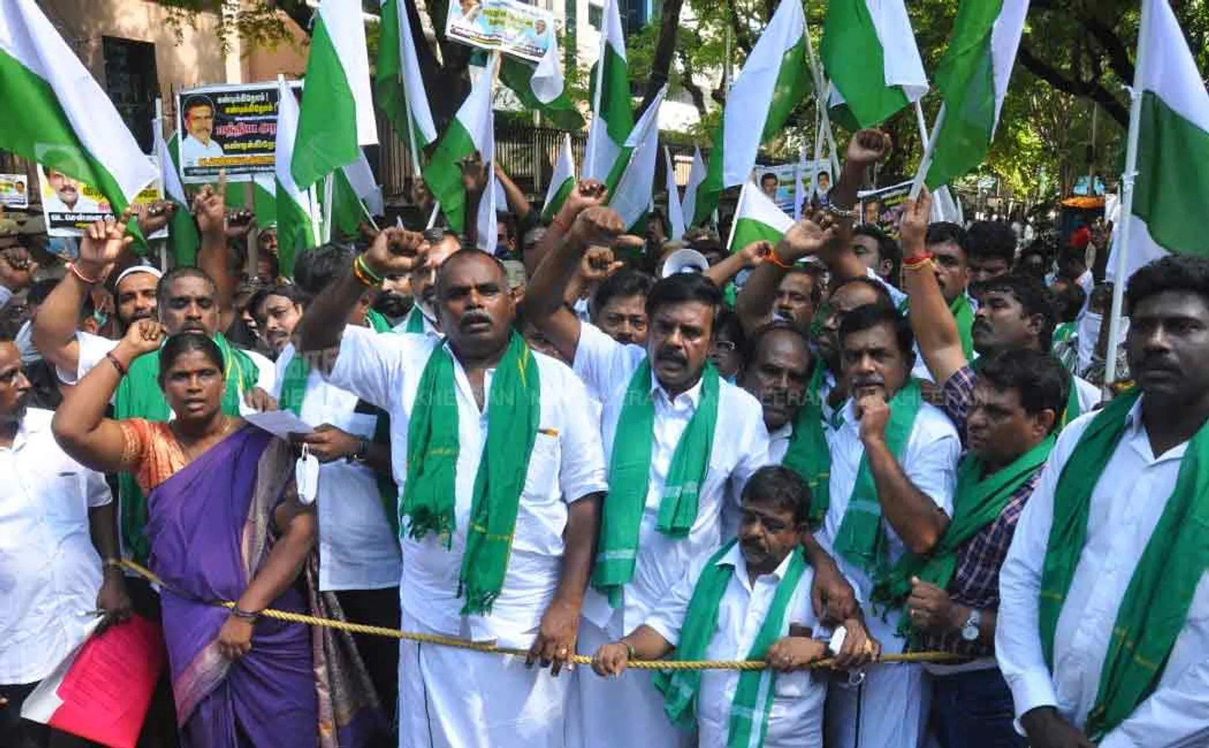 Merchants support delhi farmers