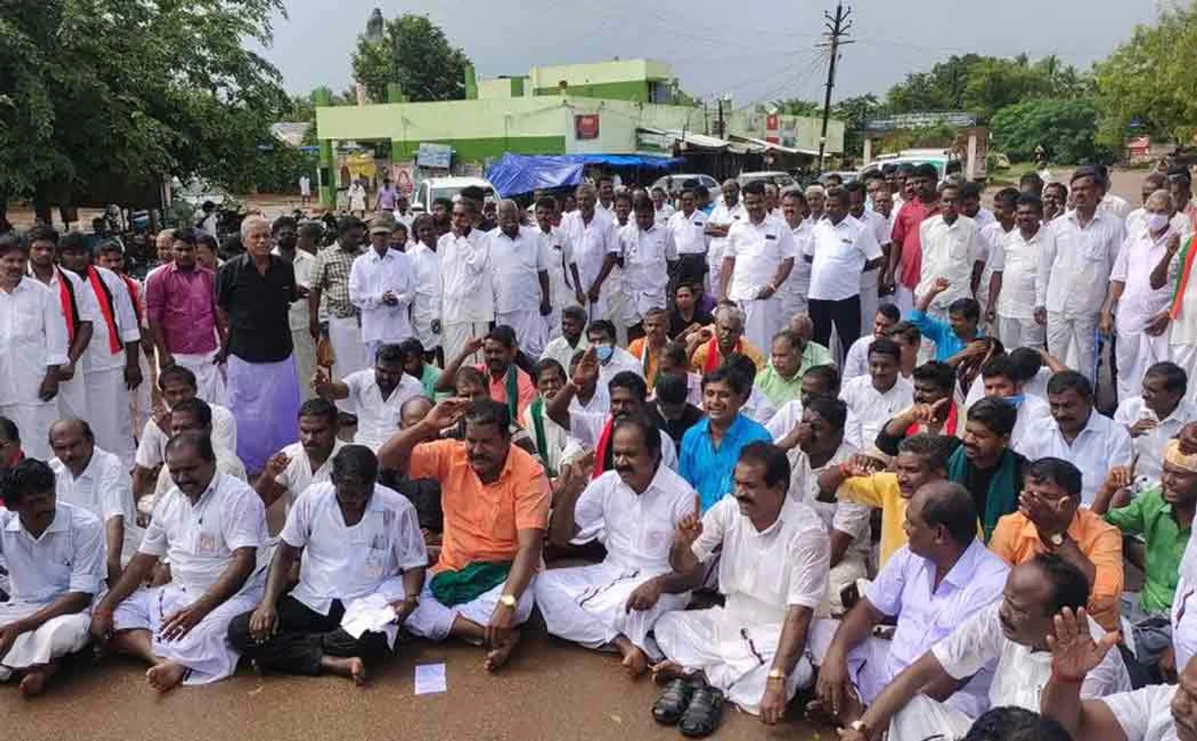 Various political party supports farmers puthukottai