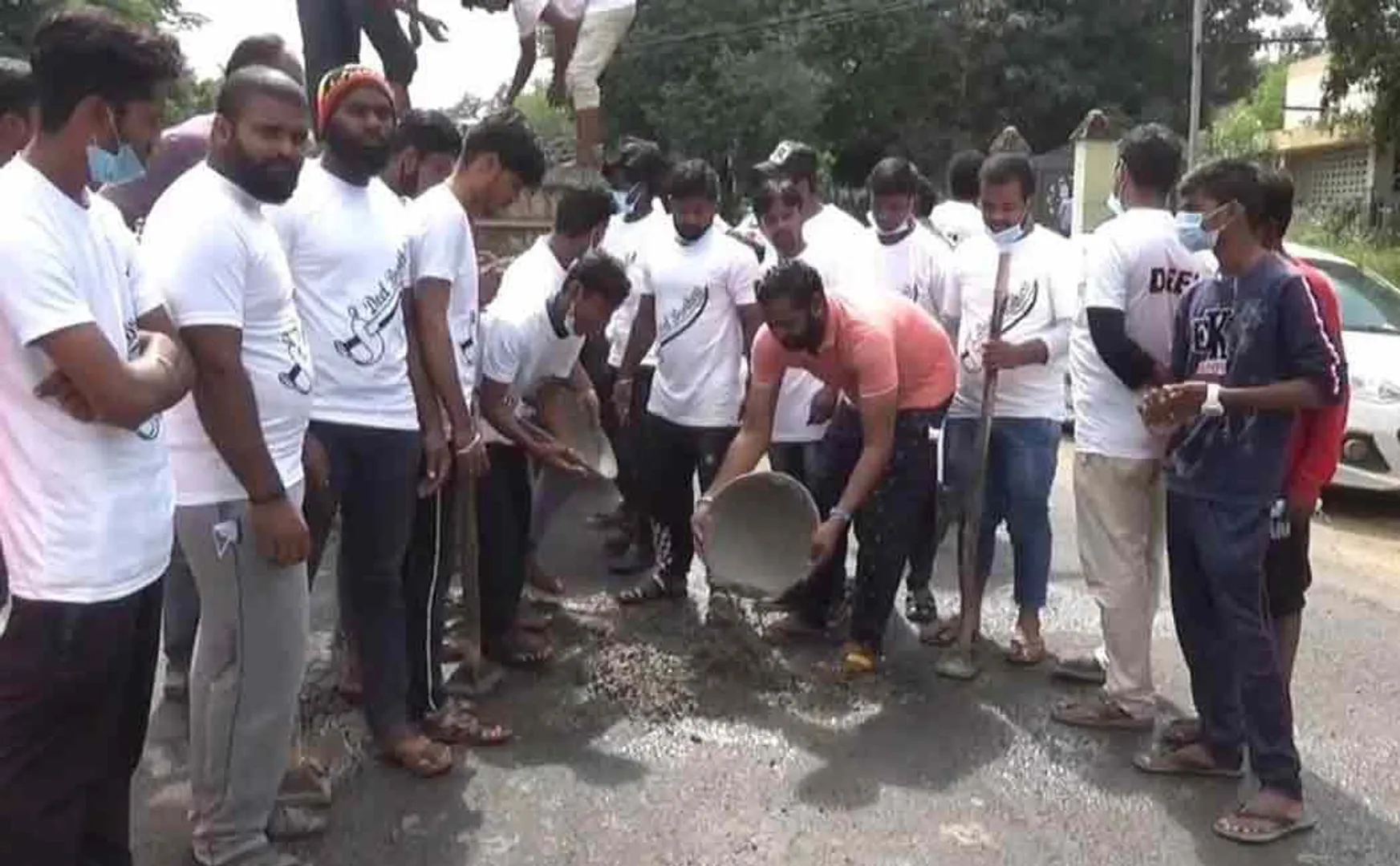 tirupattur district vaaniyiambady to tirupattur road 