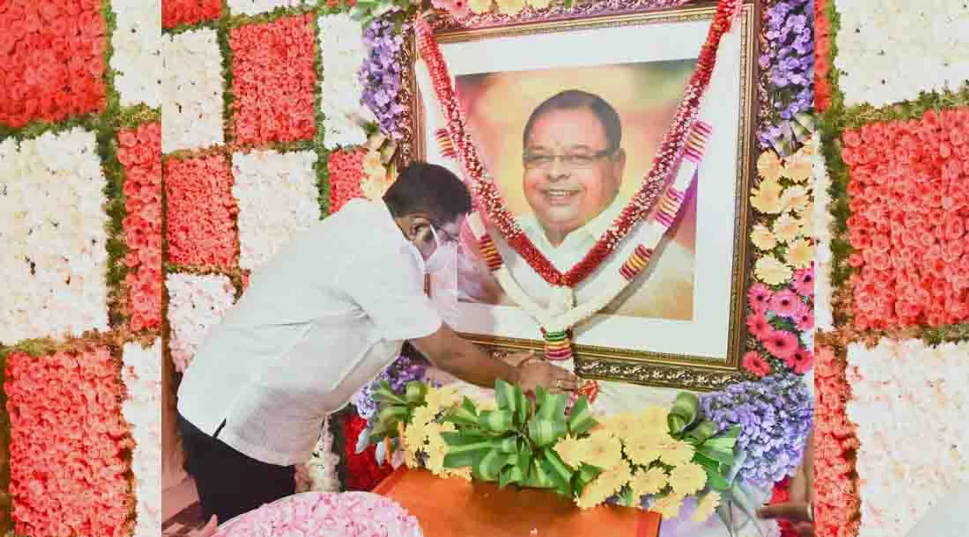 T. T. V. Dhinakaran met the Vetrivel family - ammk - 