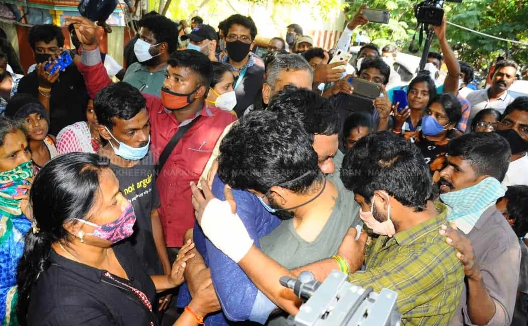 Actors and fans pay homage to actress Chitra's body