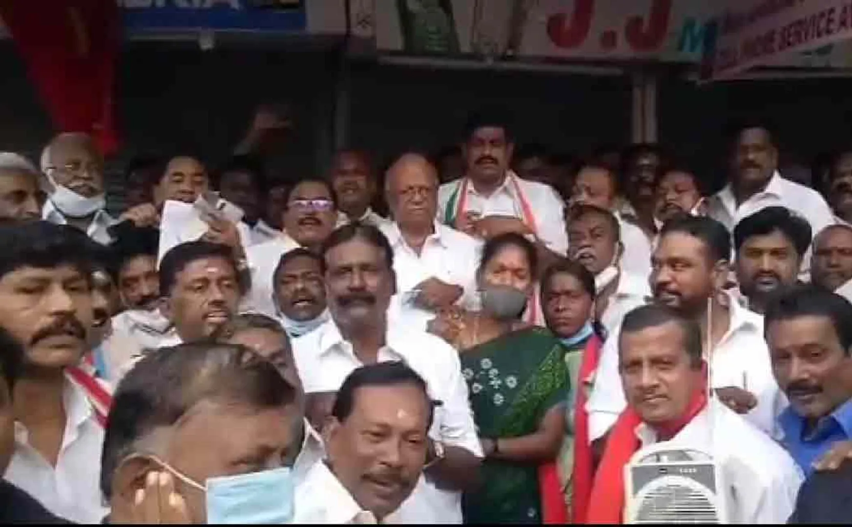madurai DMK And alliance party support farmers 