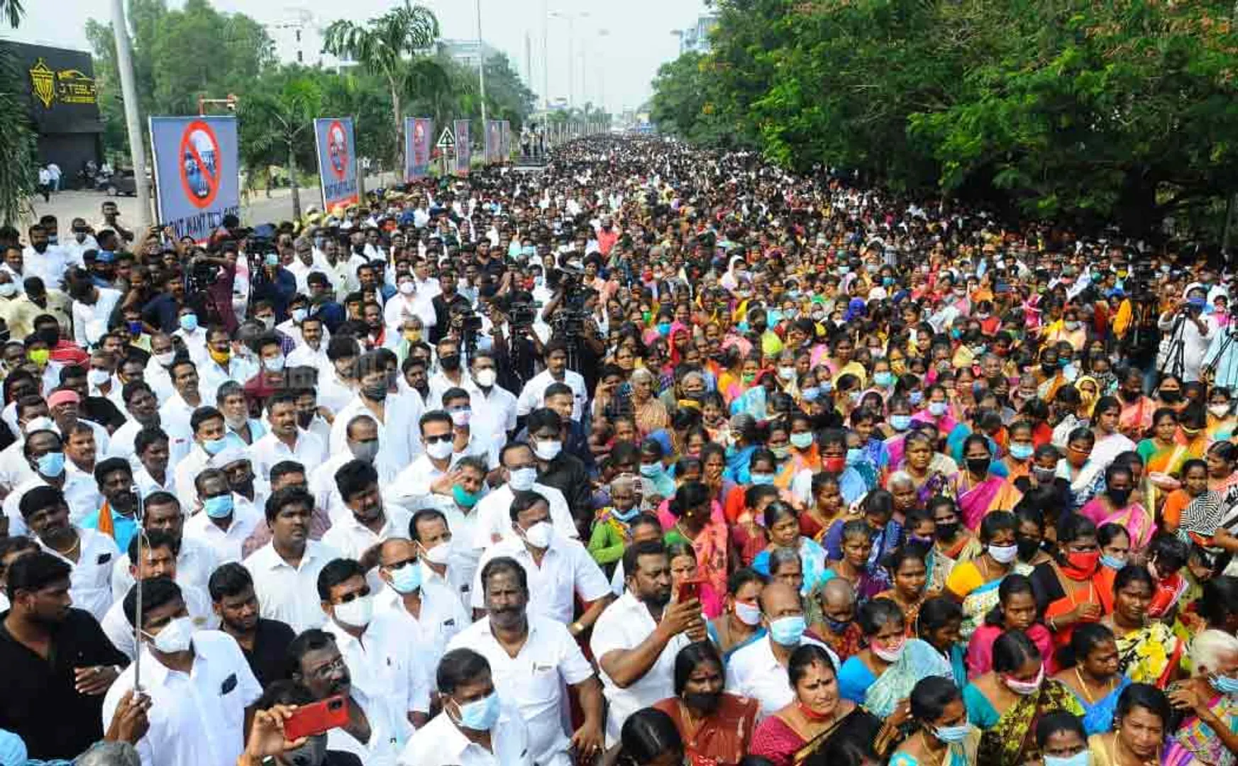 DMK urges to remove tollgates