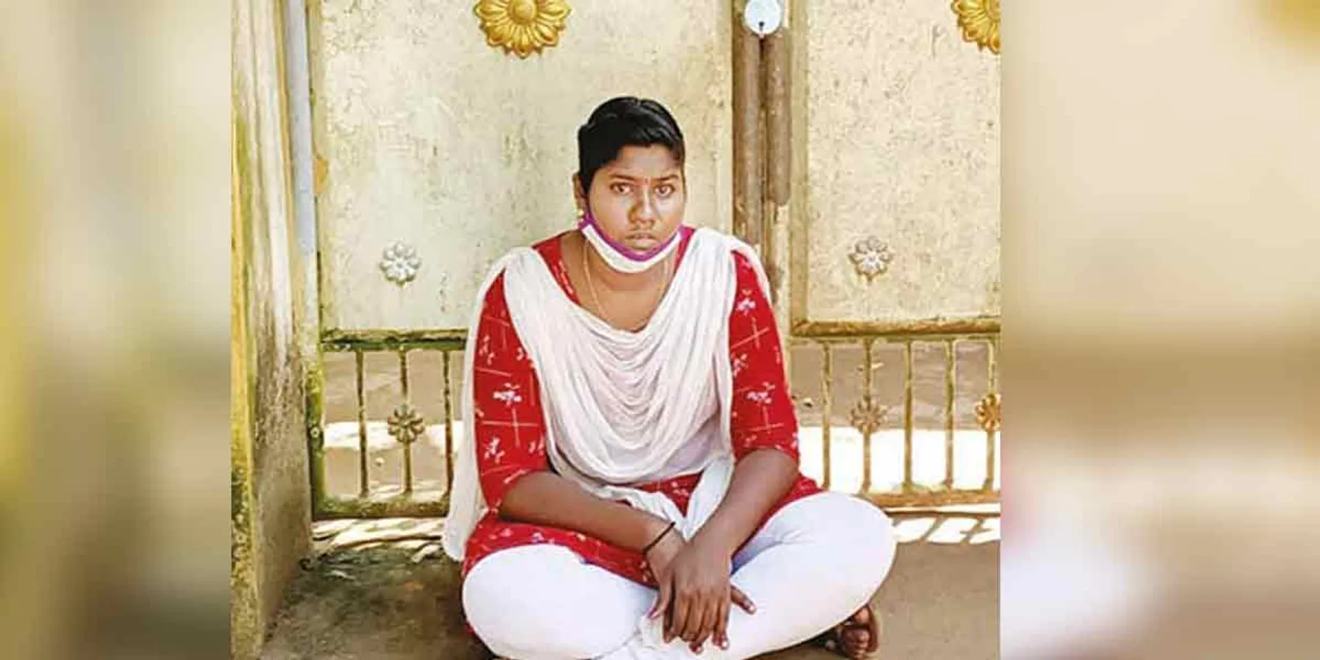 Cheated boyfriend ... Young girl Tarna in front of boyfriend's house!