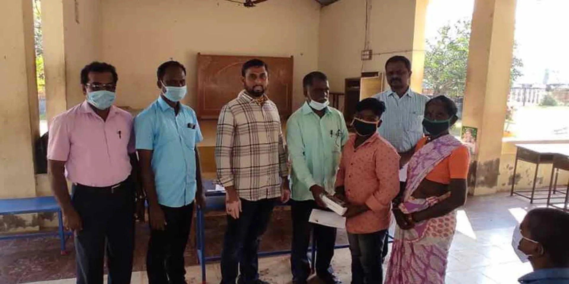 'Agaram' provided 500 cell phones to poor students to study online during Corona