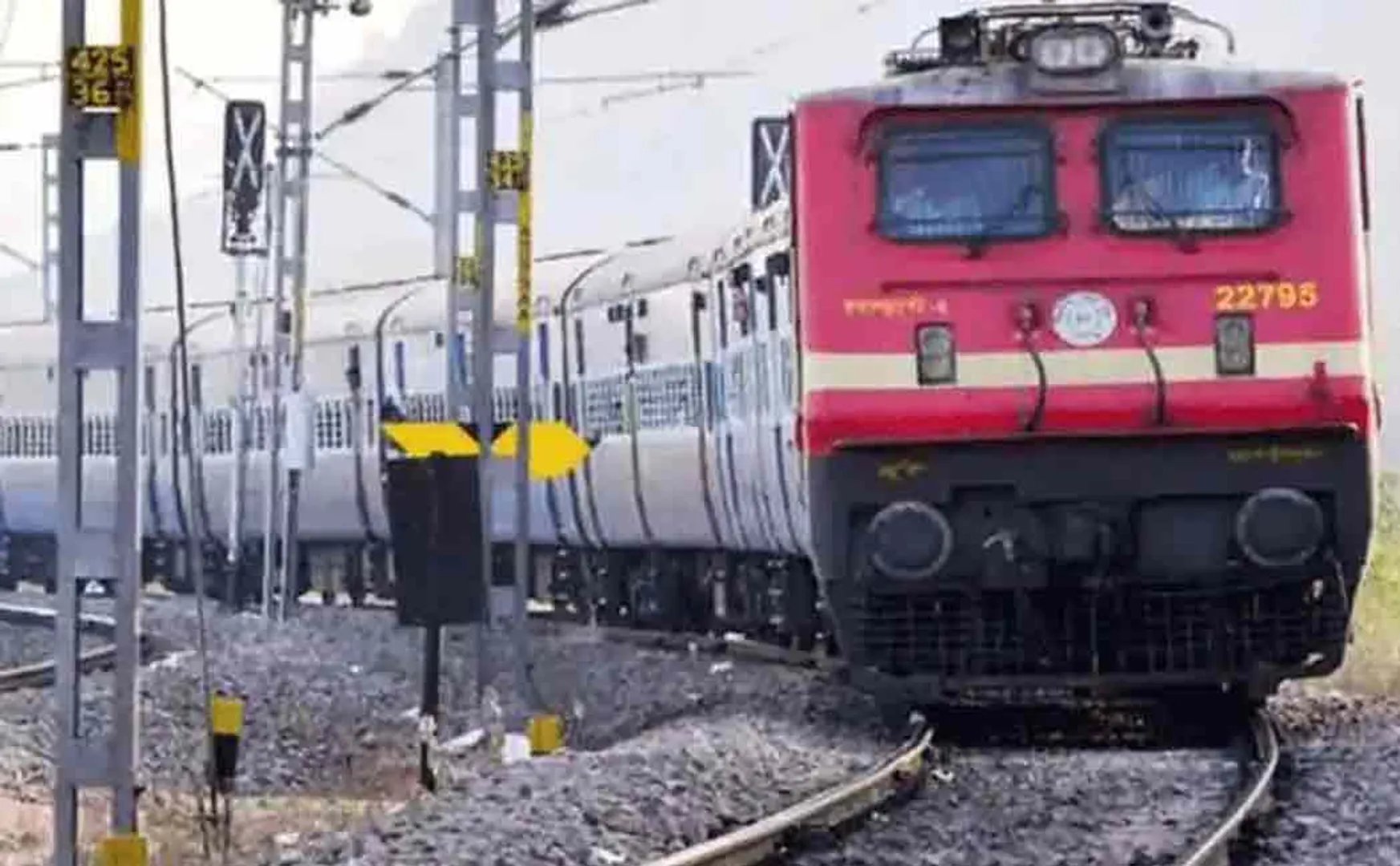 CRPF cop passes away fell down in train coimbatore 