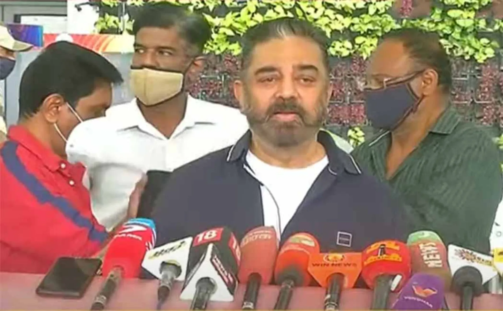 MAKKAL NEEDHI MAIAM KAMAL PRESS MEET AT CHENNAI AIRPORT 