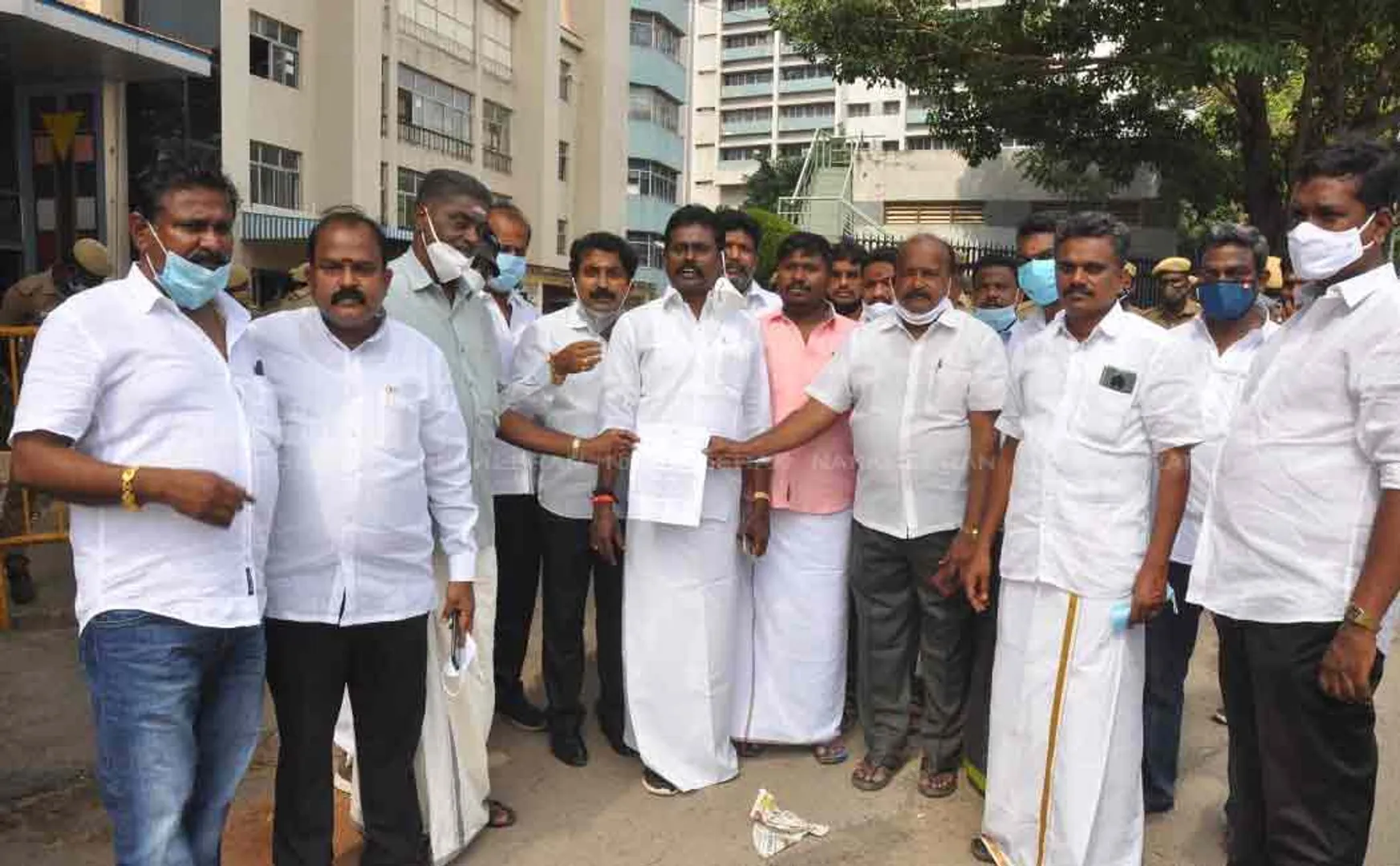 Tasmac bar owners demand ... arrested ..!