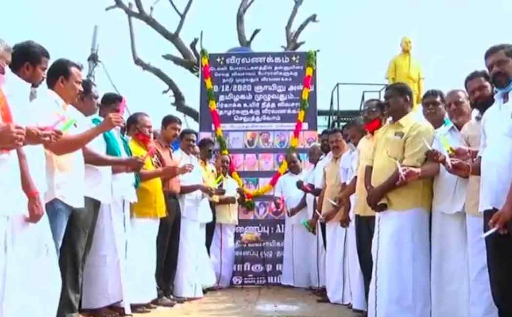 Silent tribute by carrying candles to the farmers who lost their lives in the struggle!