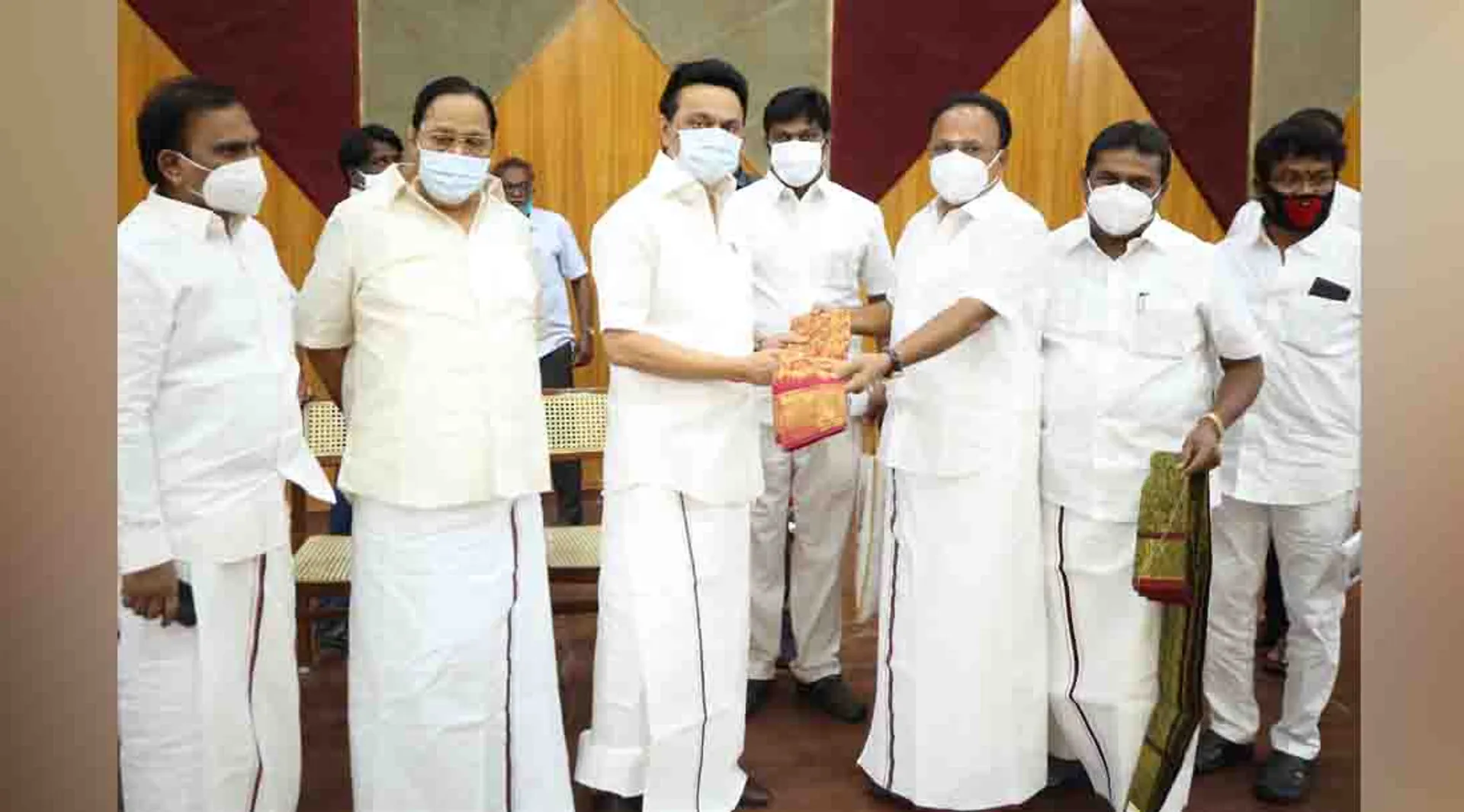 Former AIADMK mayor joins DMK