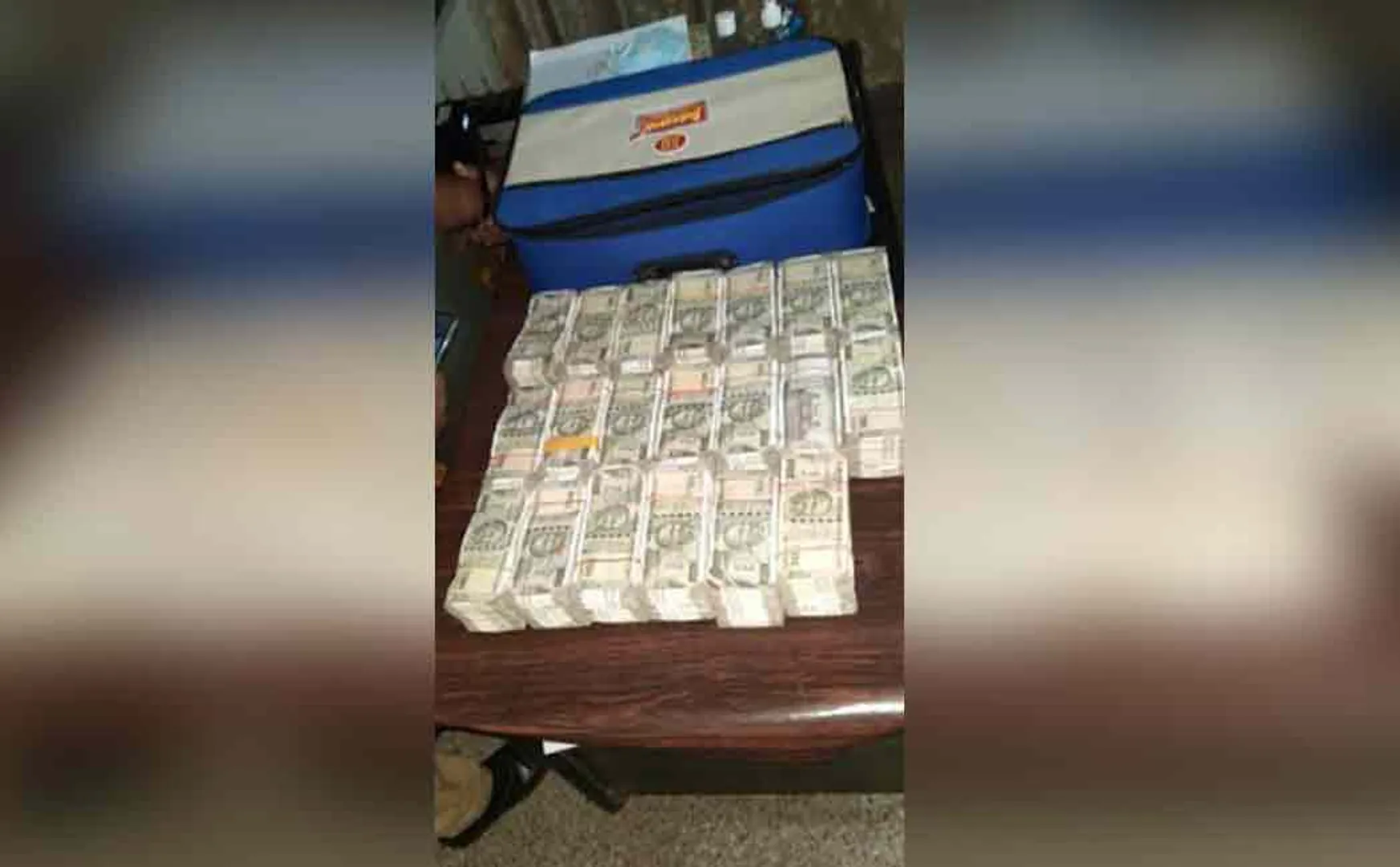 Rs 50 lakh taken without documents .. confiscated with car!