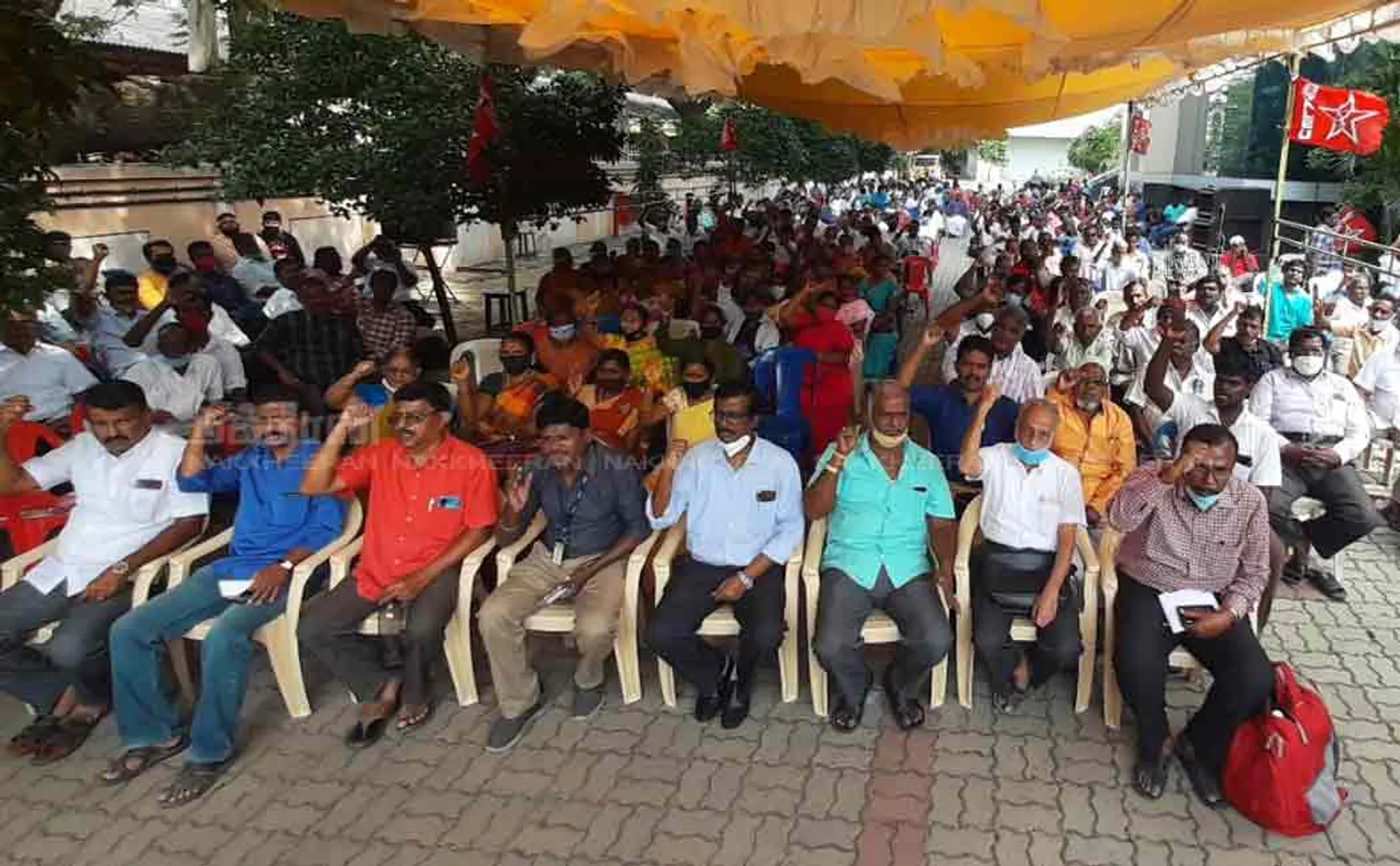 Insisting on various demands, BSNL Employees Union Demonstration