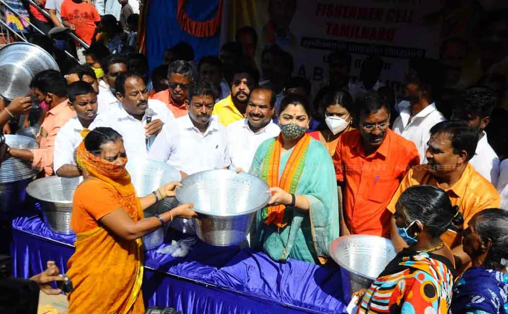 Vajpayee's birthday party .. Actress Kushboo gave fish baskets to fishermen ..!