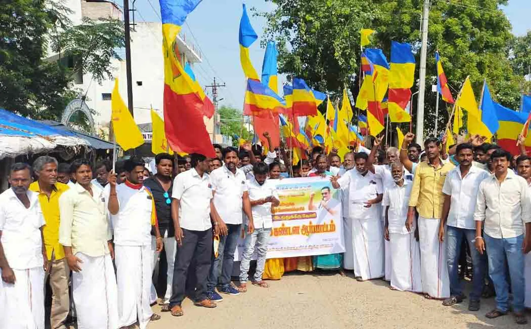 Viluppuram pmk members given petition to panchayat office 