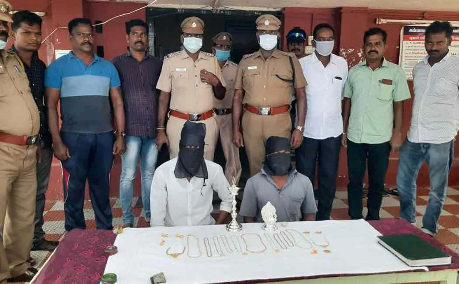 25 pound gold jewelery and silverware stolen people arrested 