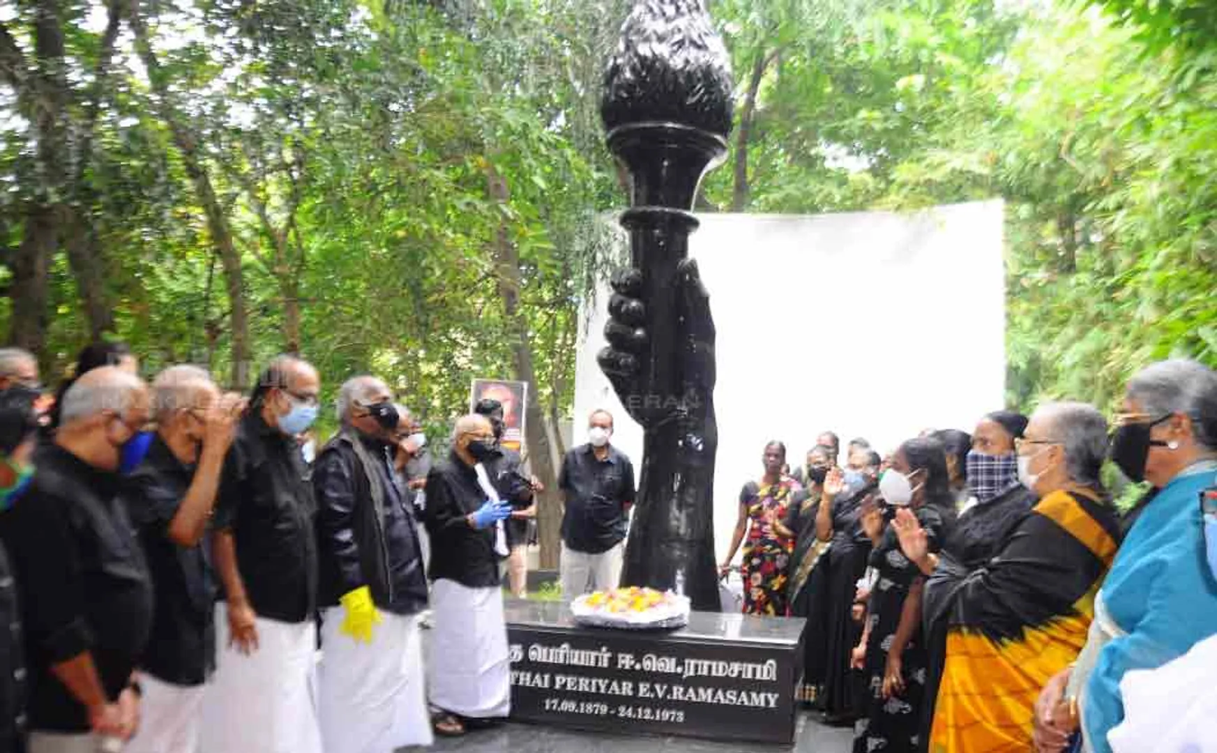 Leaders pay homage at Periyar Memorial ..!