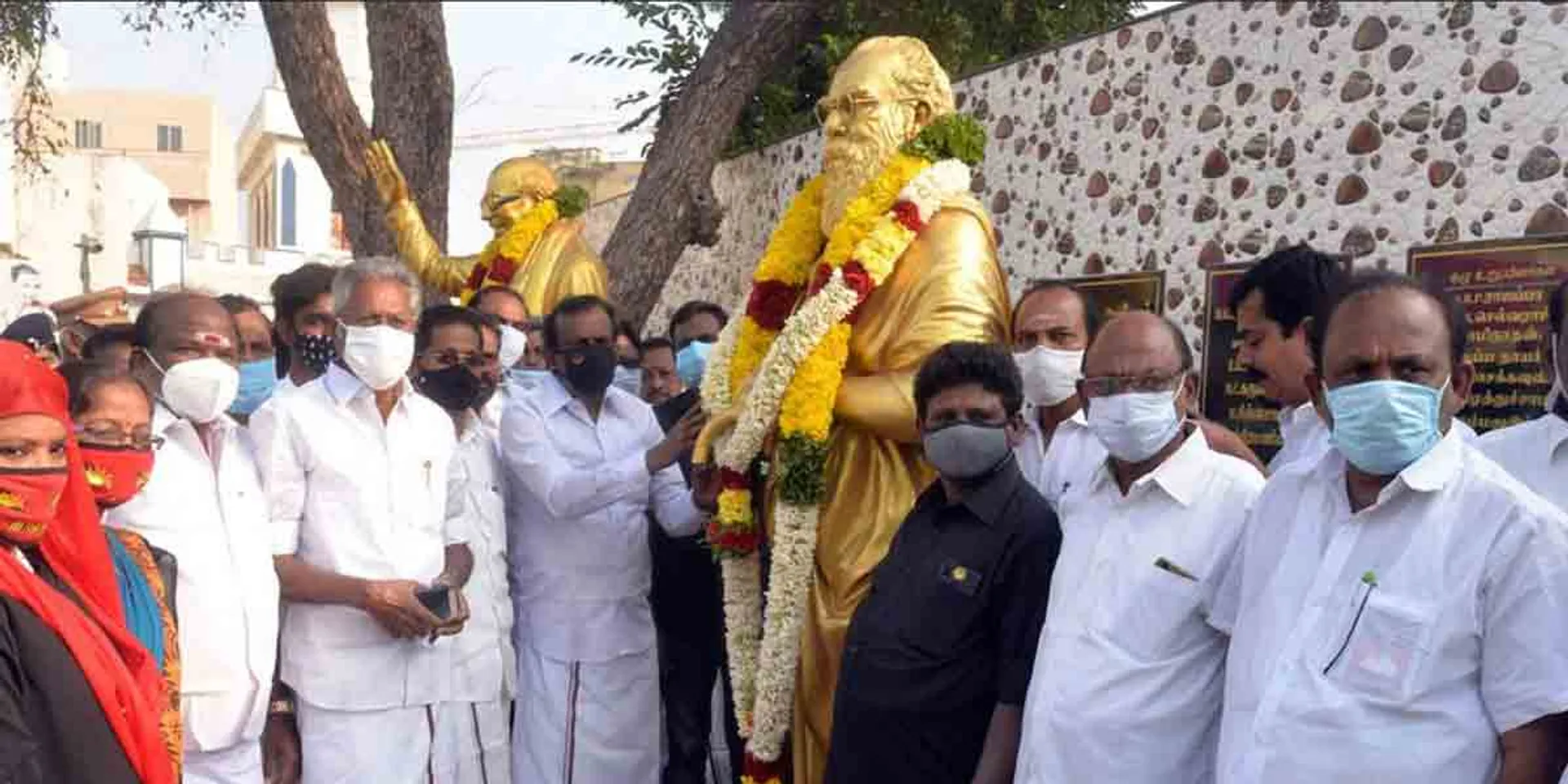  the executives who paid homage to the periyar, MGR statues!
