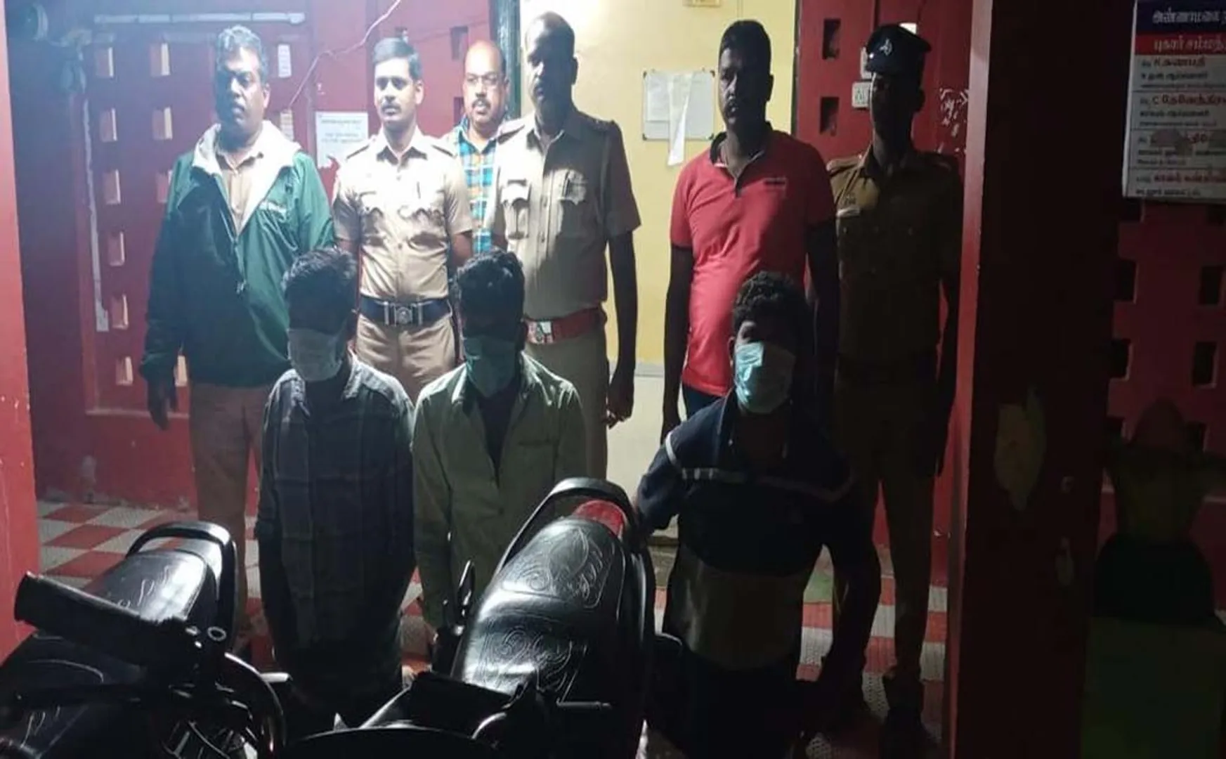 two wheeler police arrested in chidambaram  