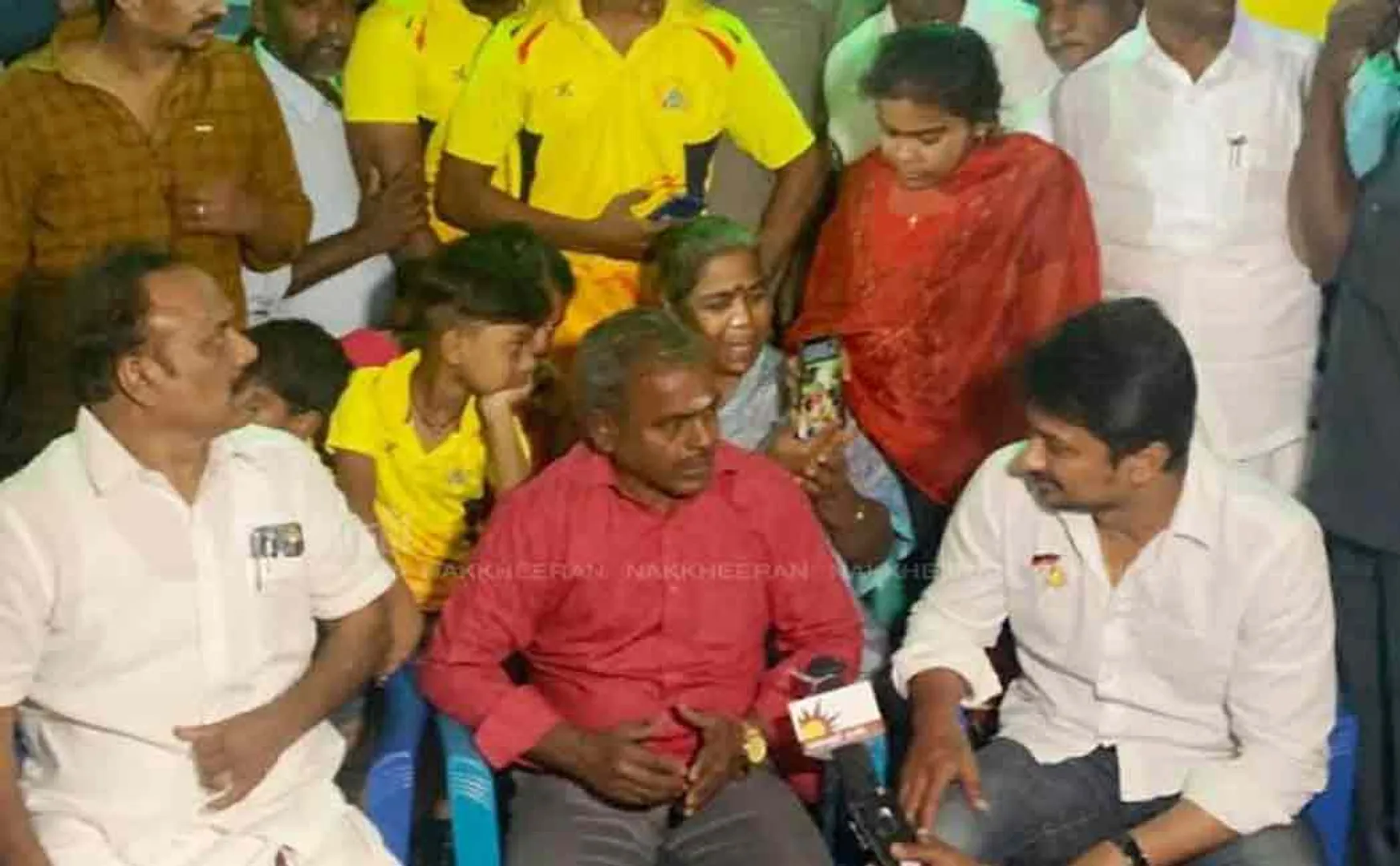 DMK Udhayanithi visit dhoni fan house in thittakudi 