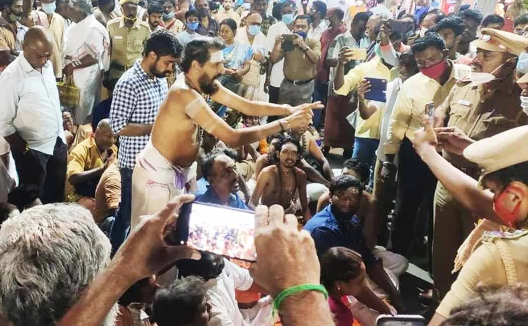 no restrictions- should be imposed- on chidambaram- natarajar- devotees