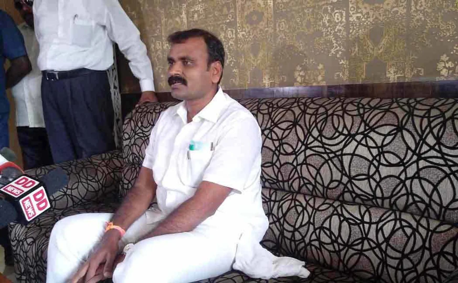 bjp leader l.murugan meet admk leader, cm palanisamy for today 