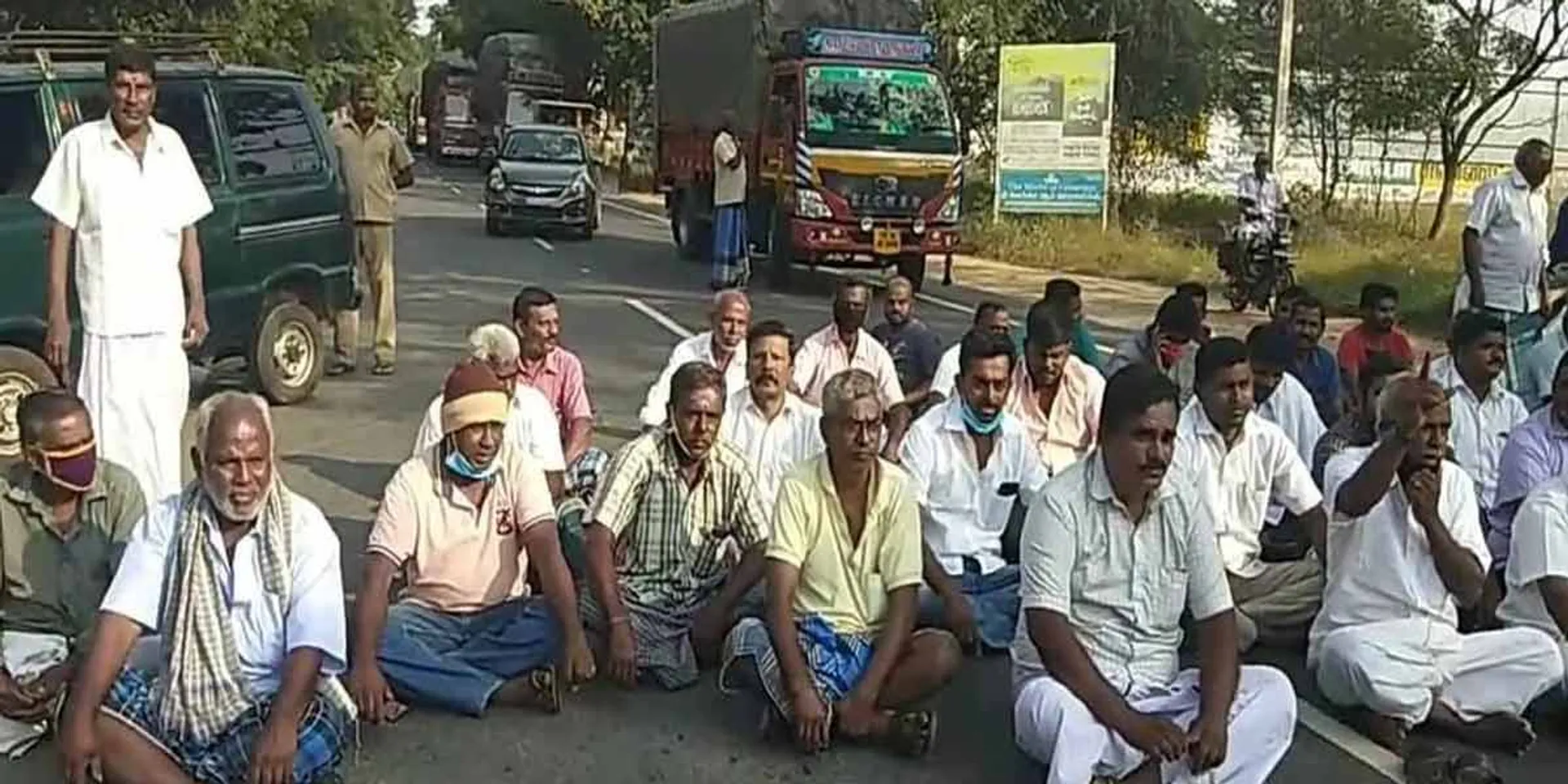  'AIADMK presents Pongal gift tokens?' - DMK involved in the struggle