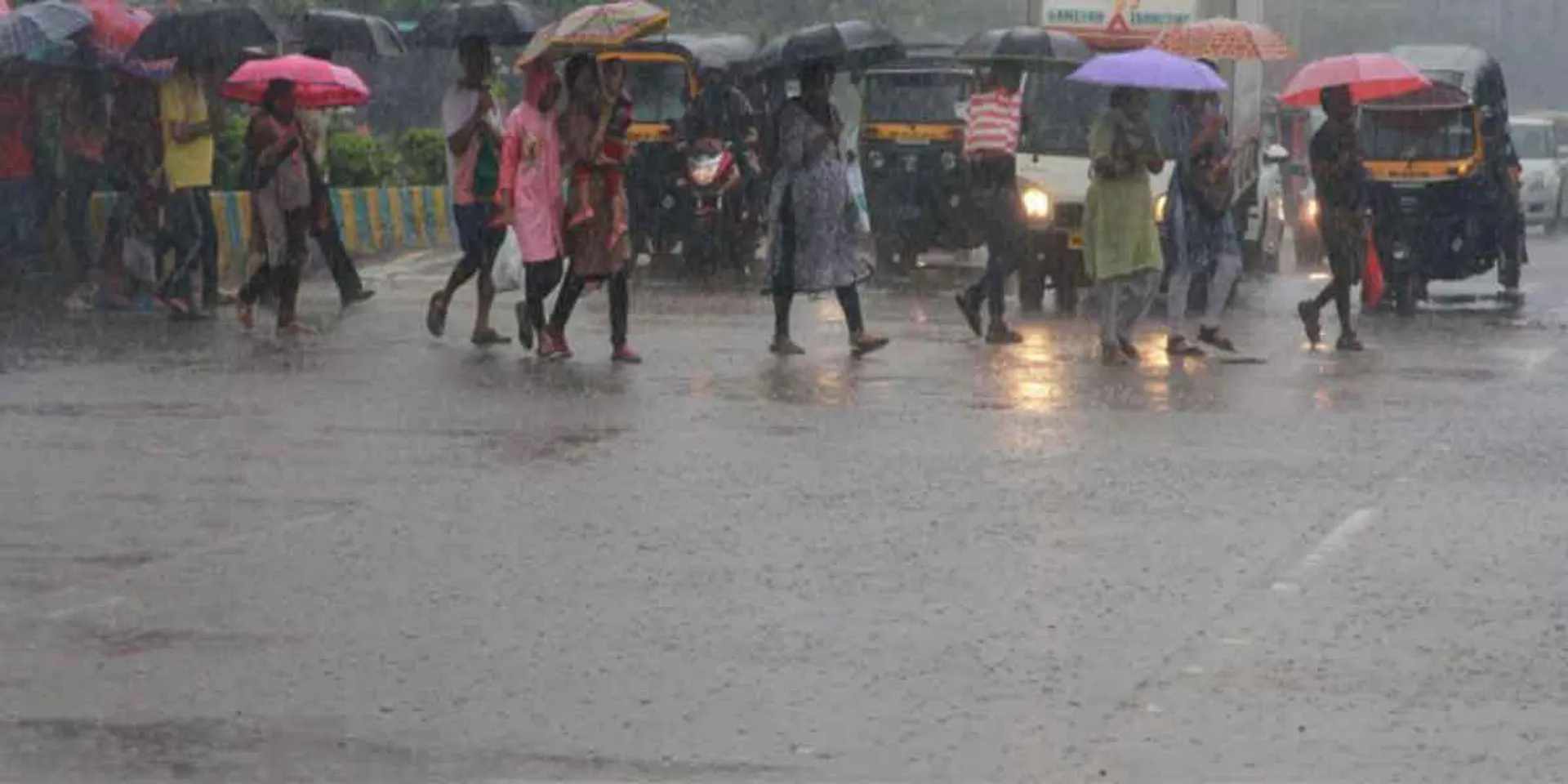 Heavy rain with lightning in next 24 hours - Warning for three districts!
