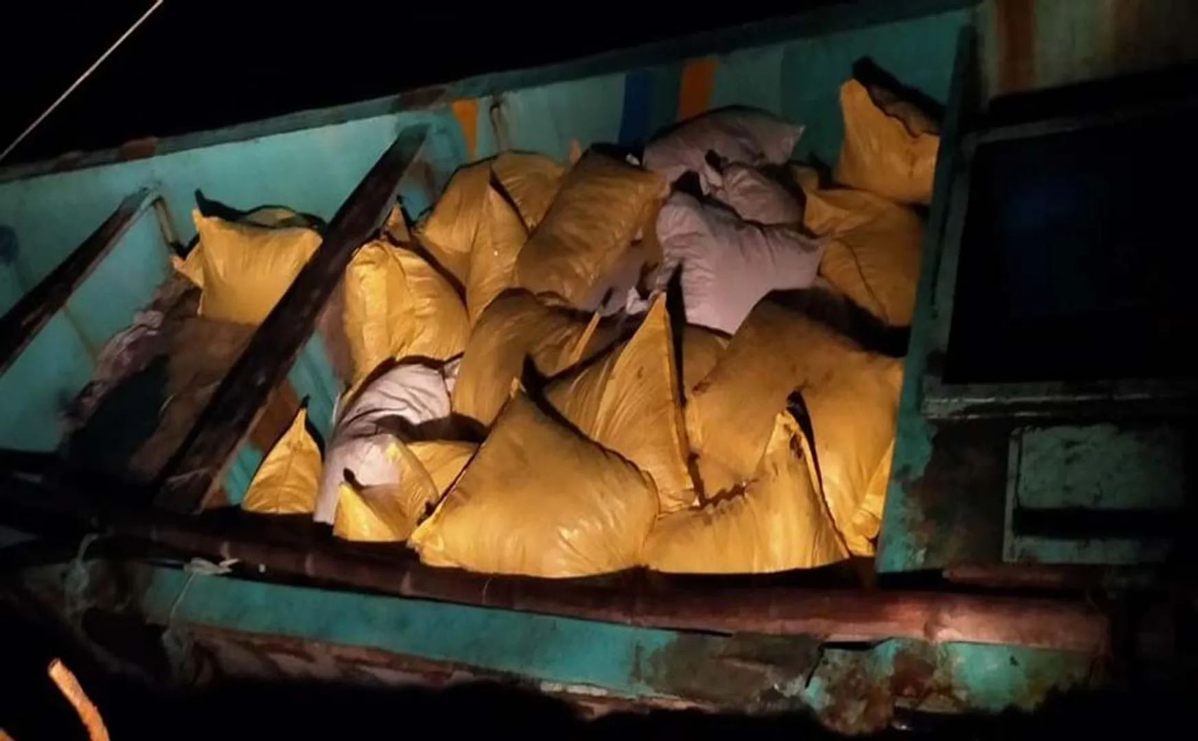 thoothukudi district police raid sri lanka tamilnadu boats turmeric 