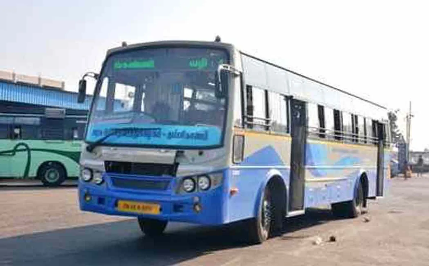 The driver who drove the government bus to the hospital to save the conductor..!