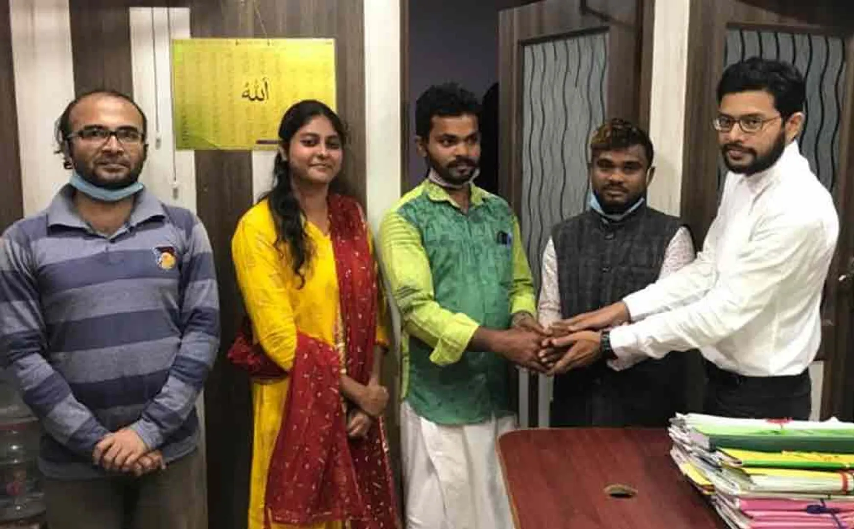 Foundation hands over mentally ill youth stranded on India-Nepal border to father ..!