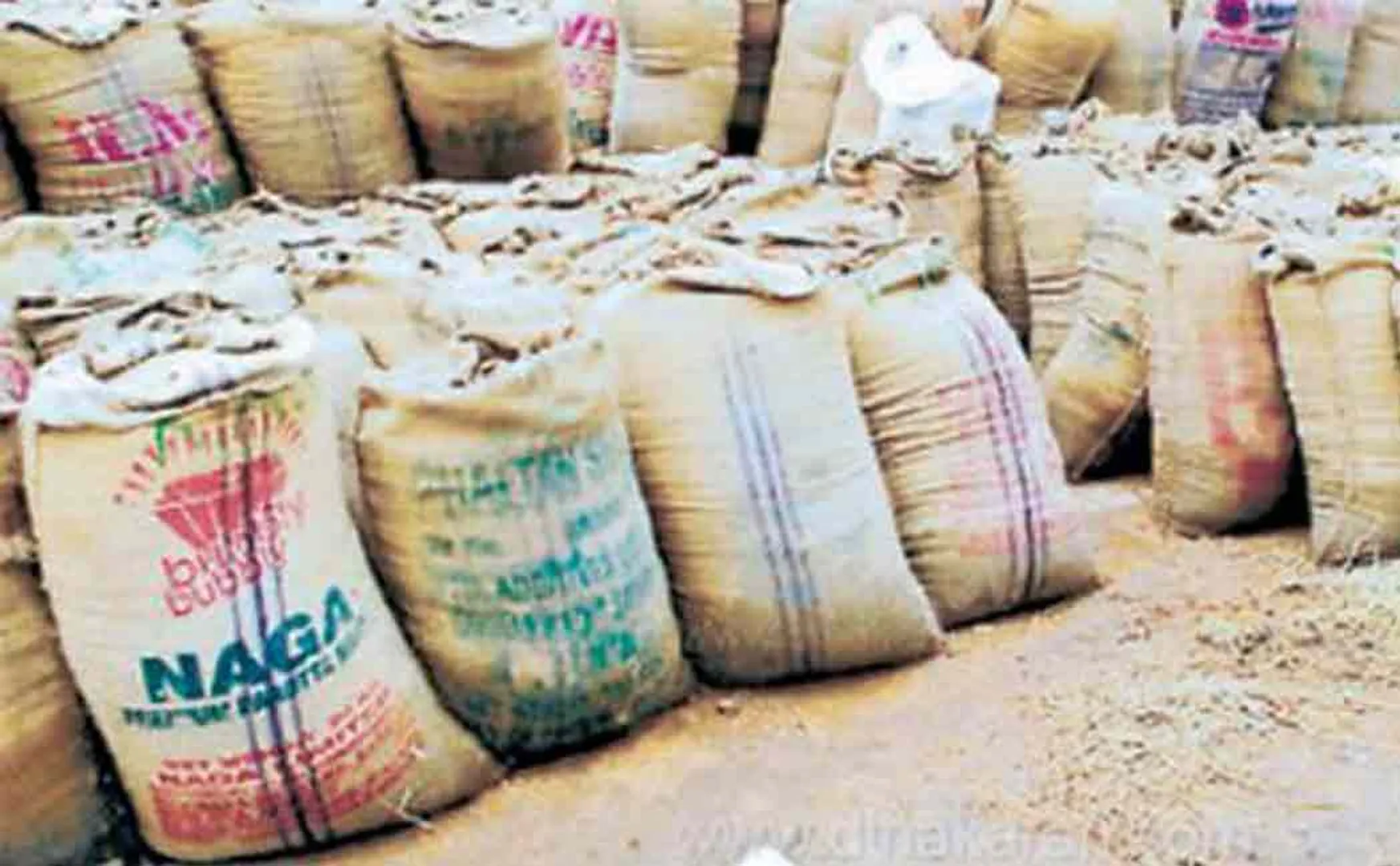 Farmers demands more price in Ulunthorpeat 