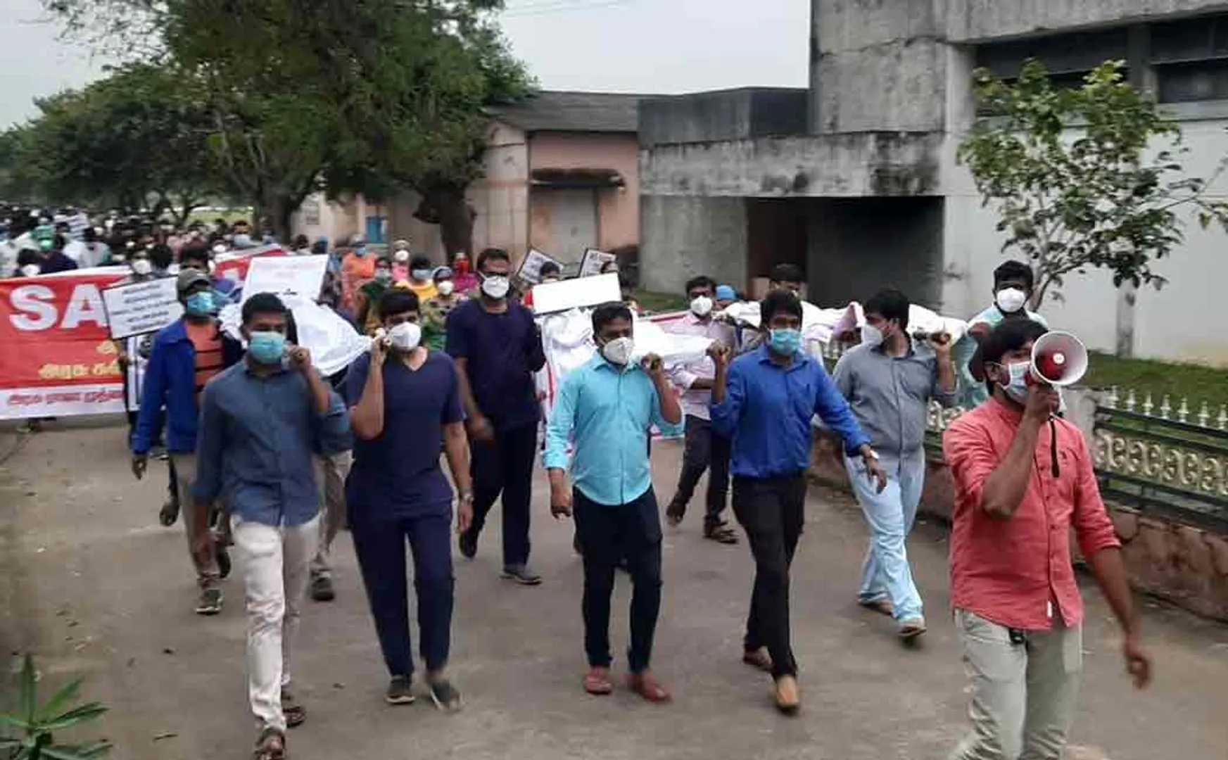 Chidambaram raja muthaiyha medical college students demand government fee 