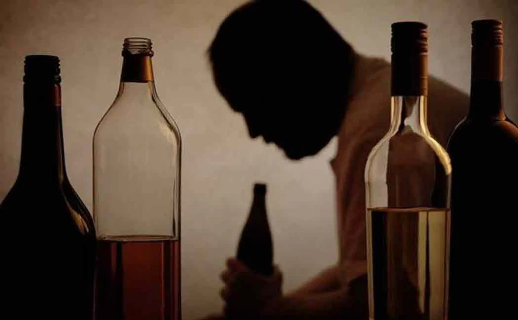 madhyapradesh cm hold meeting on illicit liquor case