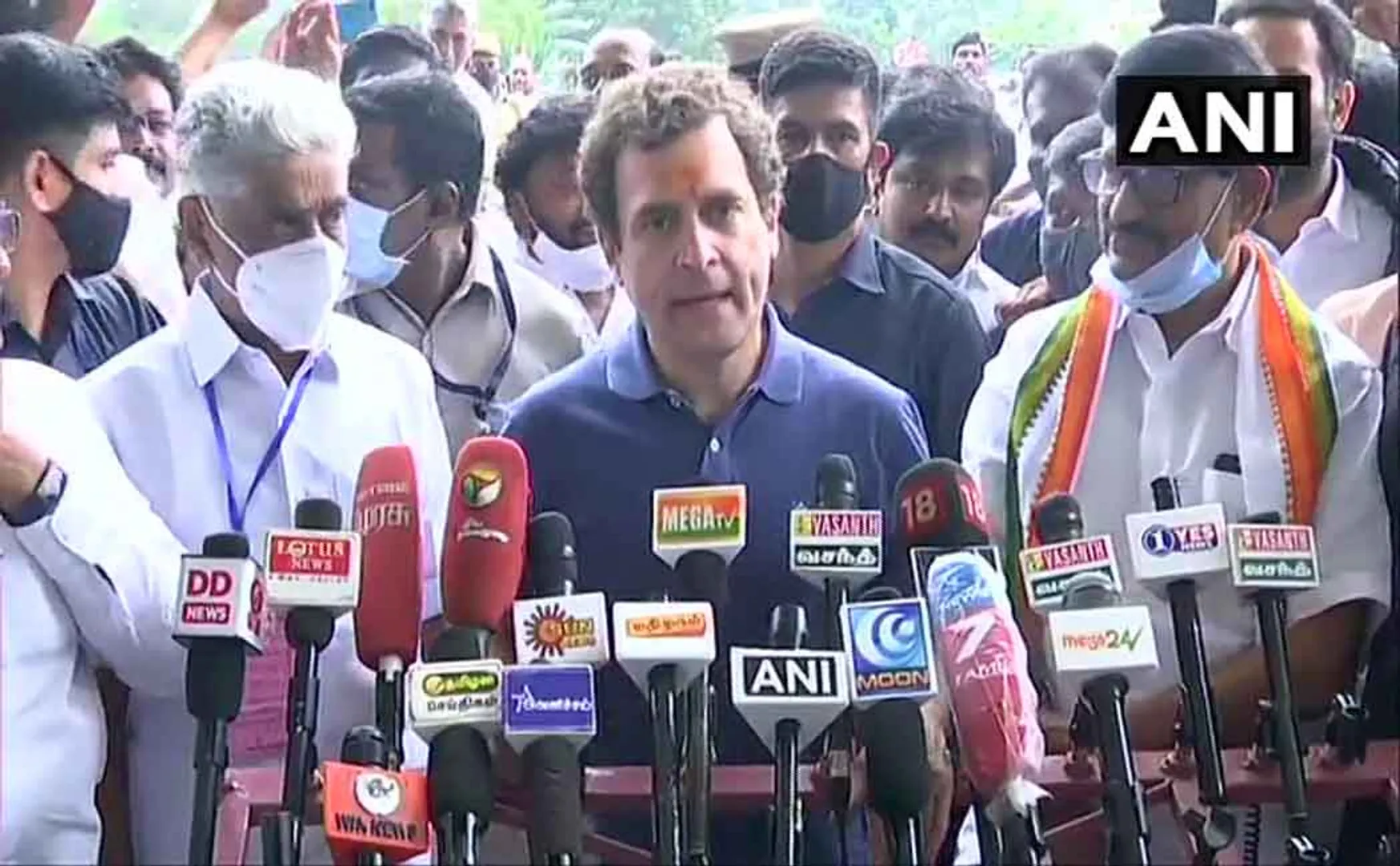 congress leader rahul gandhi press meet at madurai airport 