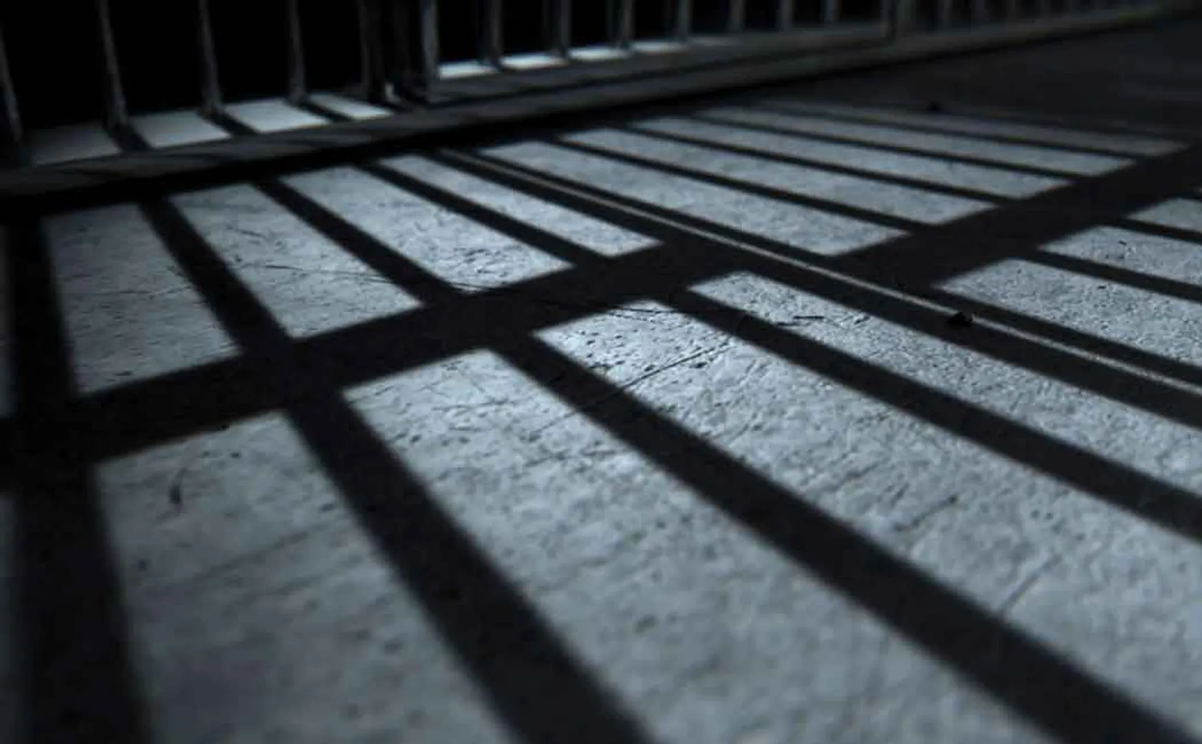 salem convict tried to jump from roof hospitalized