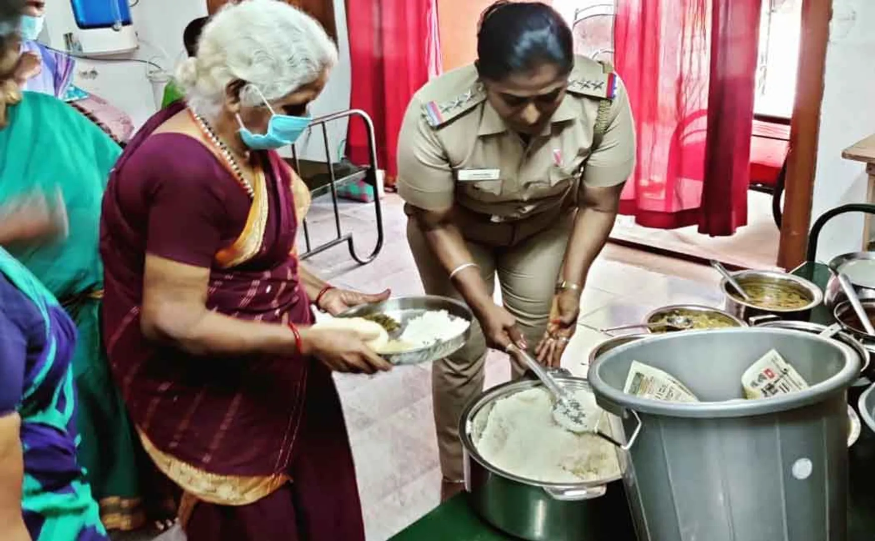 female police celebrates pongal with helpless people