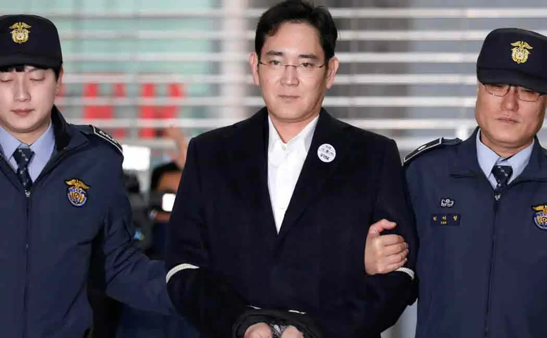 samsung struggles after its chief's sentence