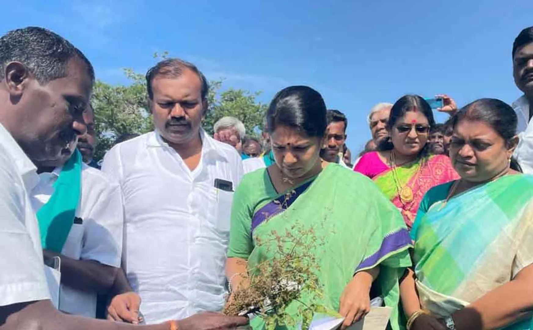 Kanimozhi MP who expressed his condolences to the disturbed farmers ..