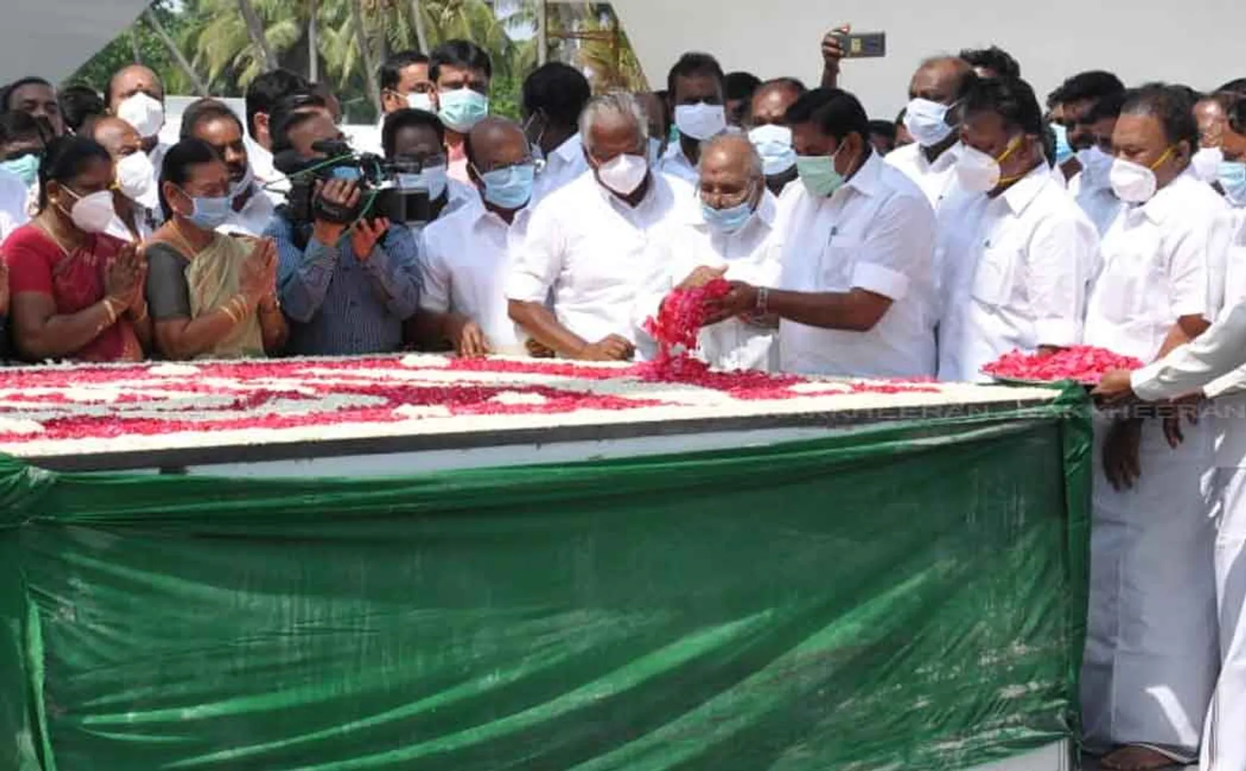 AIADMK members visit Jayalalithaa memorial (Pictures)