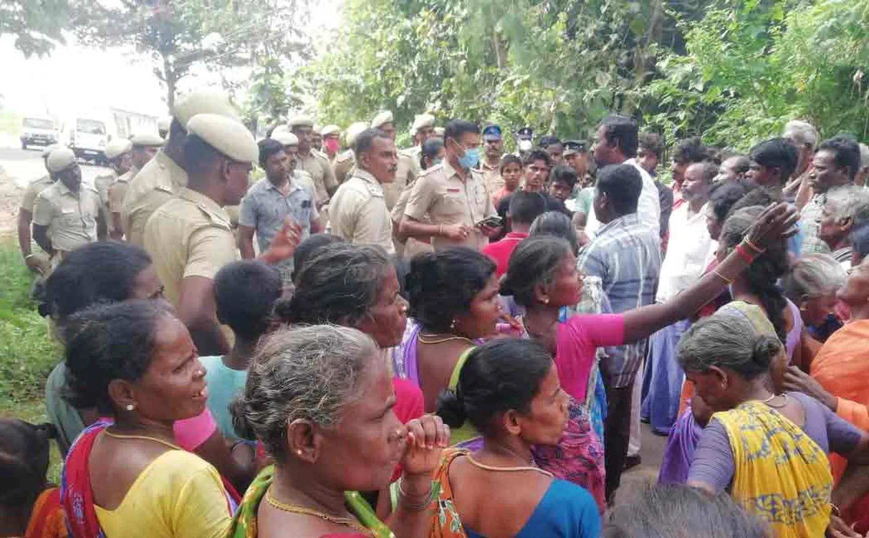  Isn't there a doctor to save youth  life ..? Relatives besiege struggle ...!
