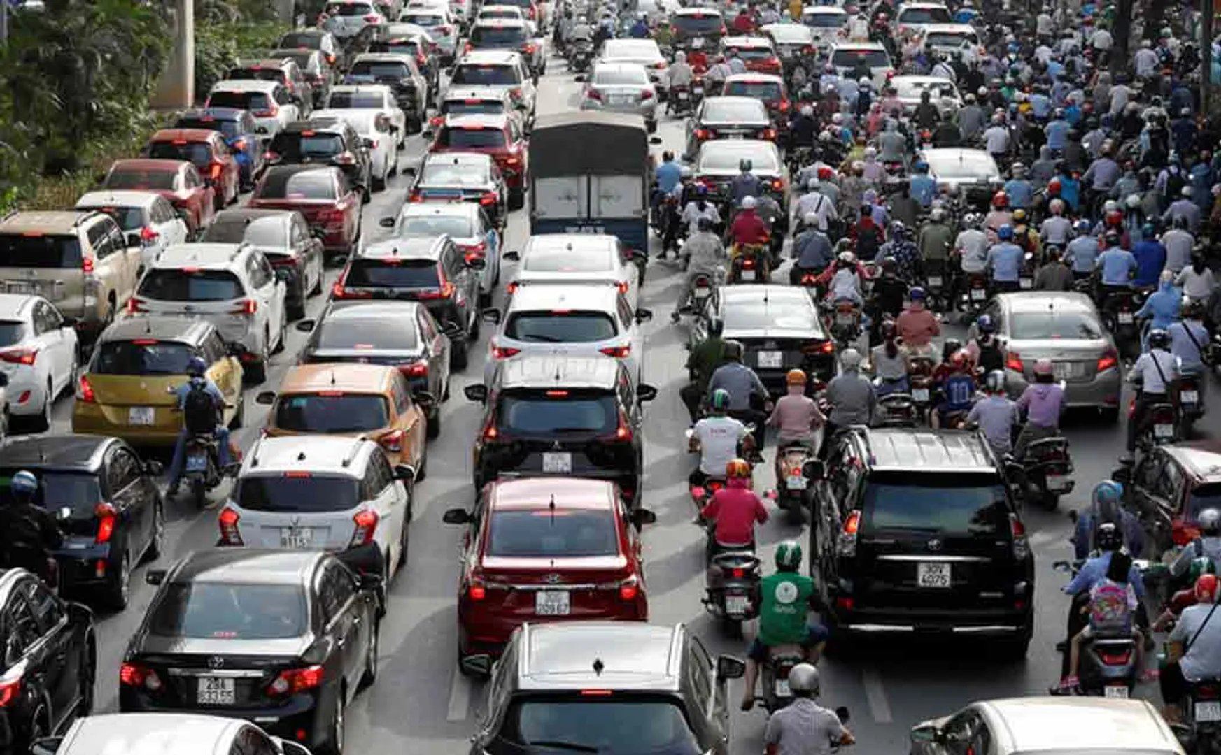 Traffic congestion ... Motorists waiting for hours ..!