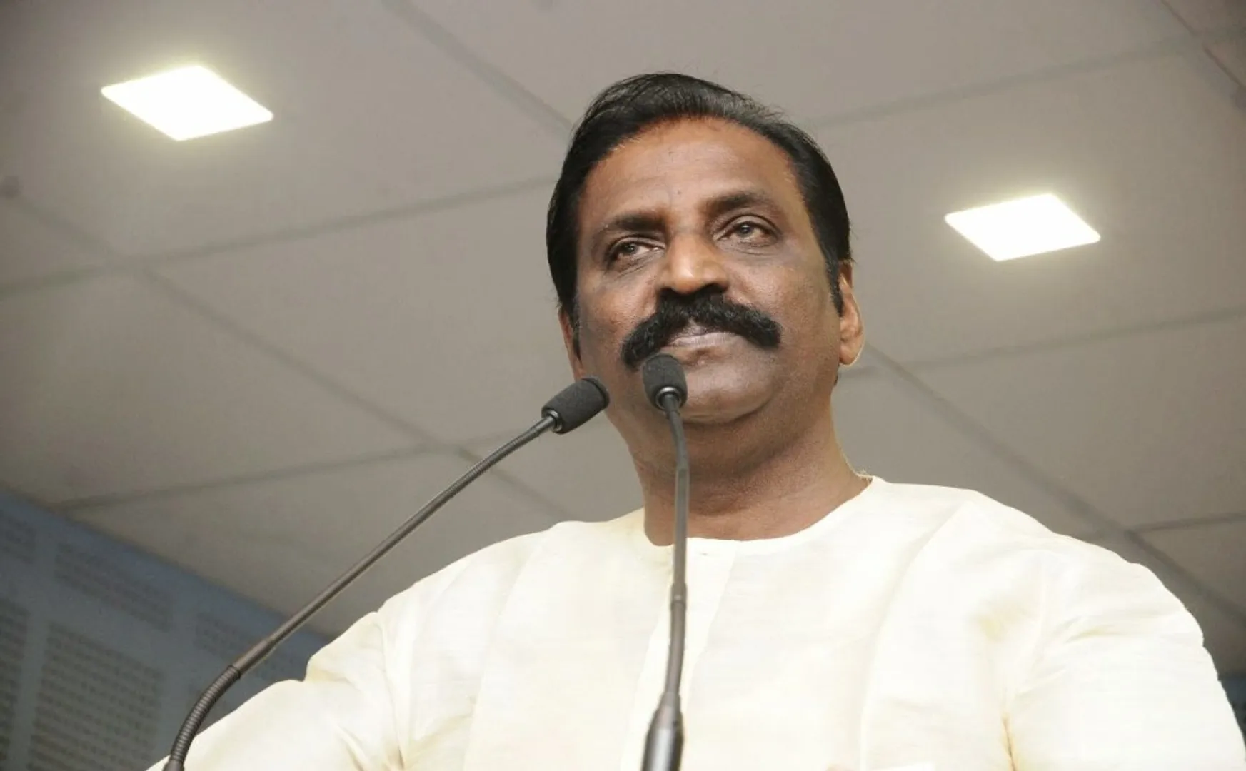 Mahatma Gandhi statue incident vairamuthu tweet