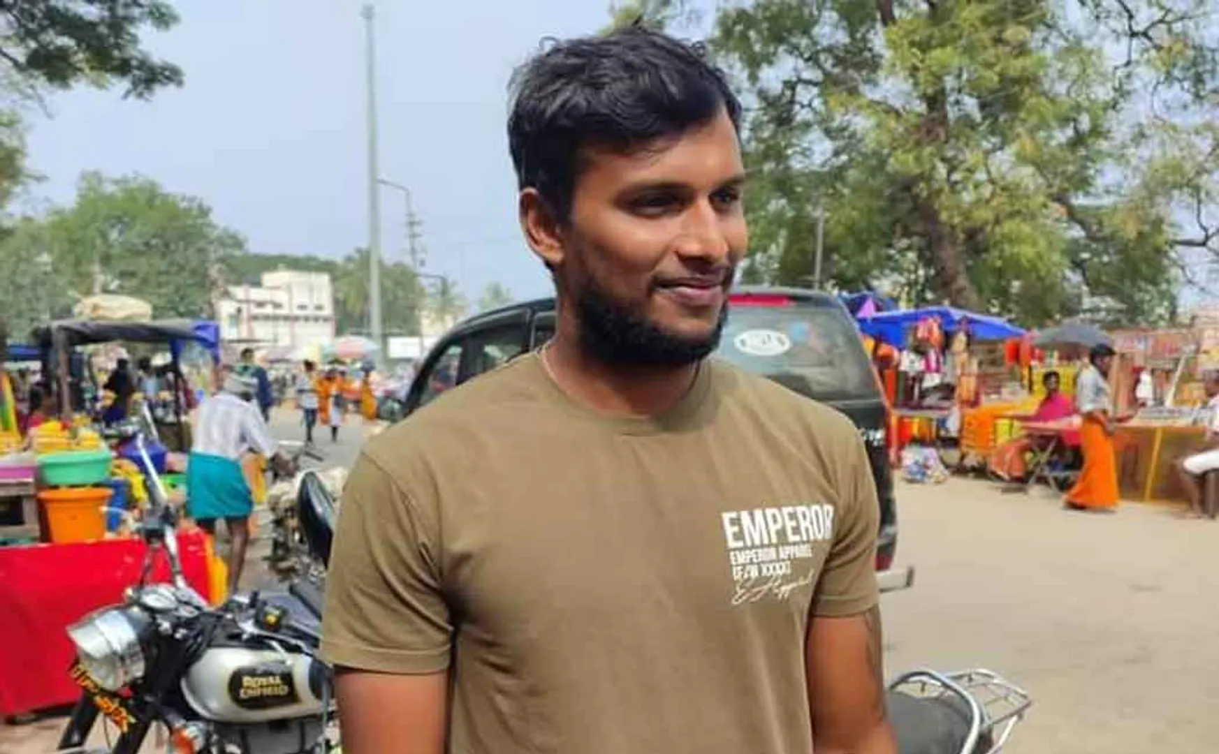 cricket palyer natarajan wents to palani!!